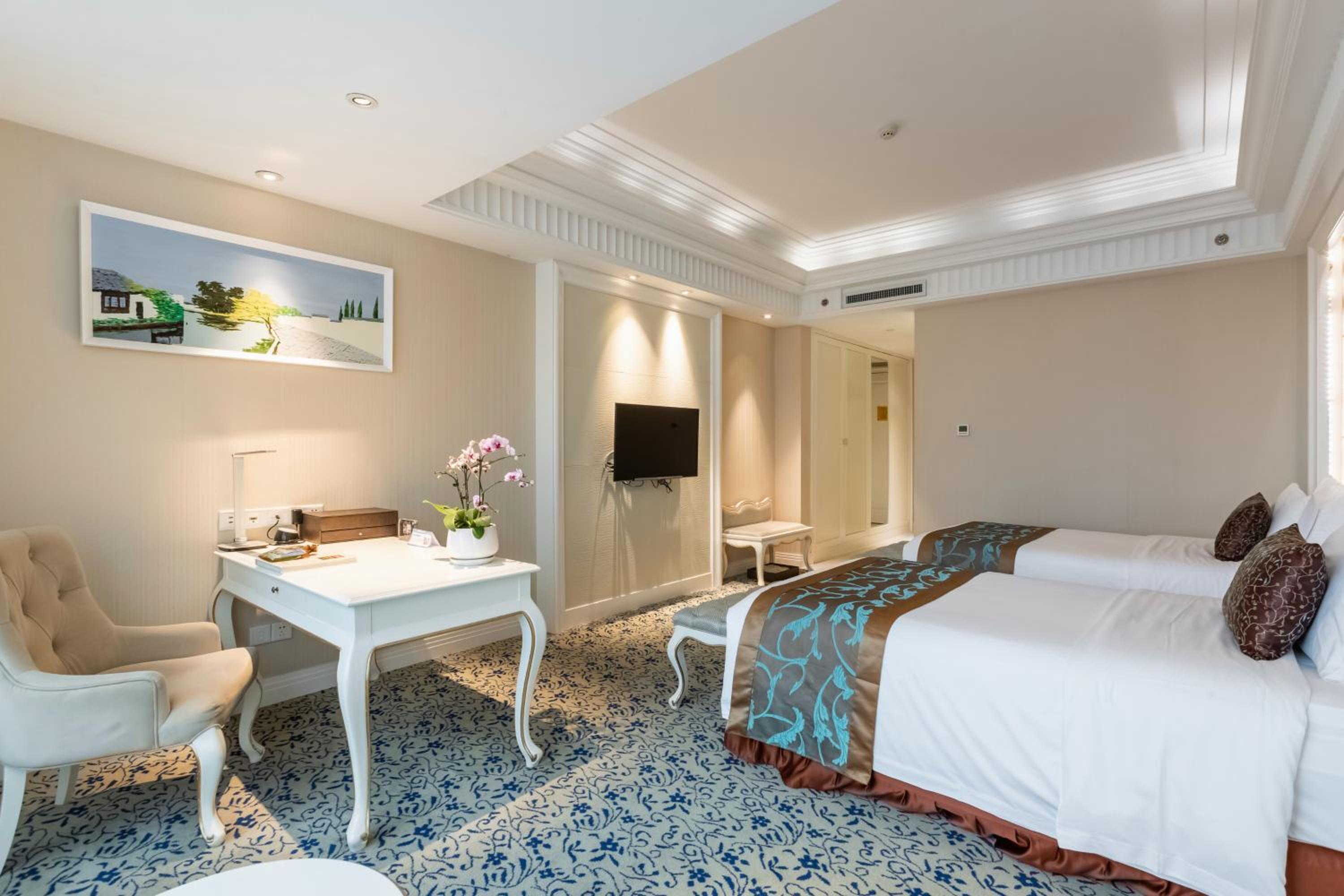 Deluxe Twin Room photo 2