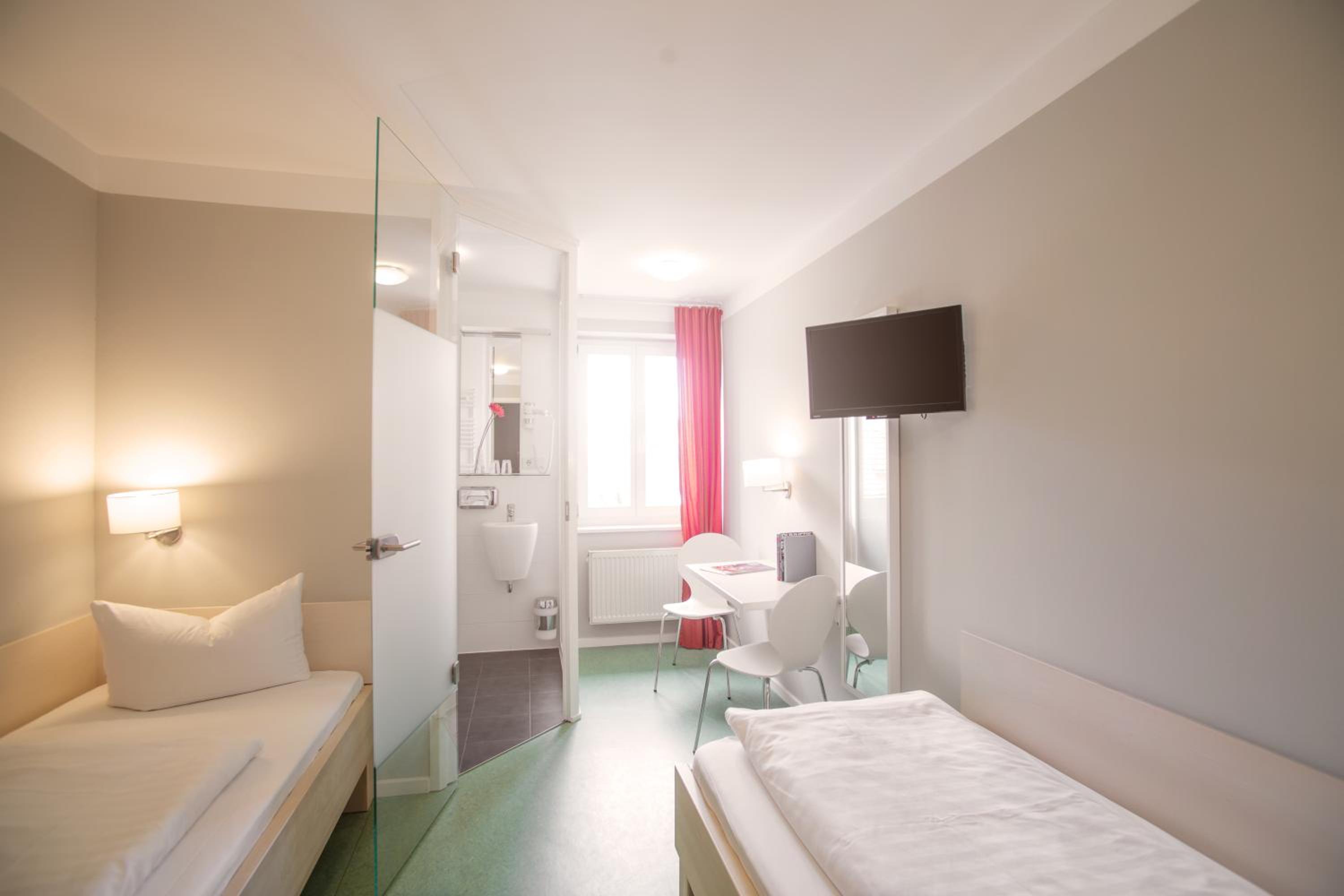 Twin Room - Photo 1