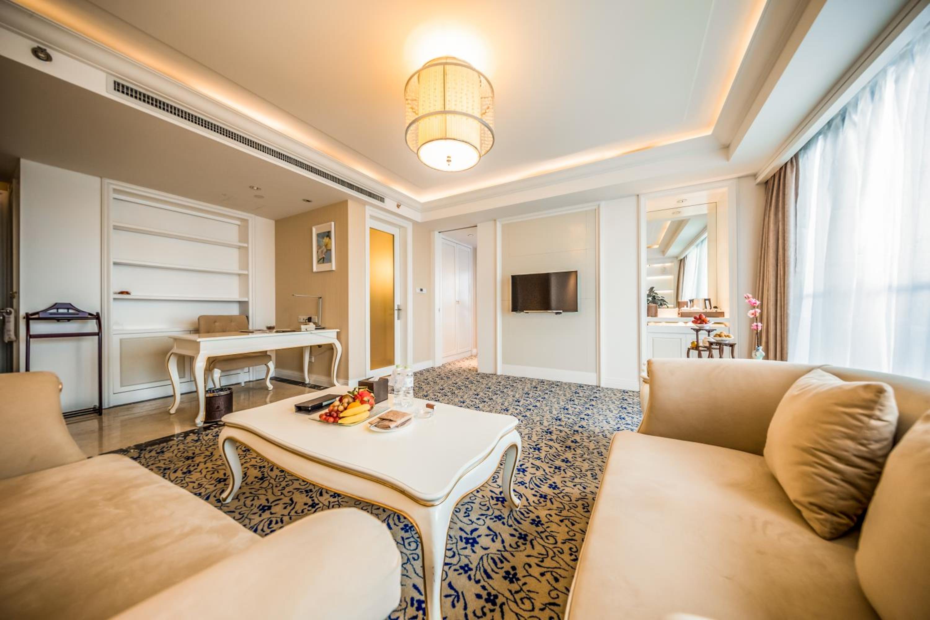 Deluxe Suite photo 3