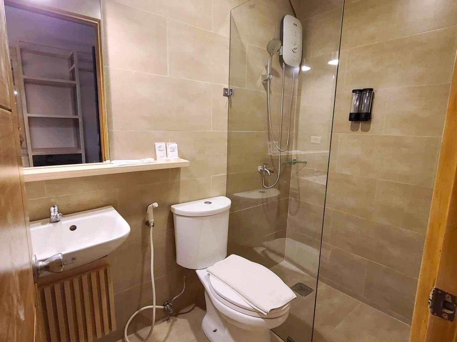 Deluxe Queen Room - Photo 4