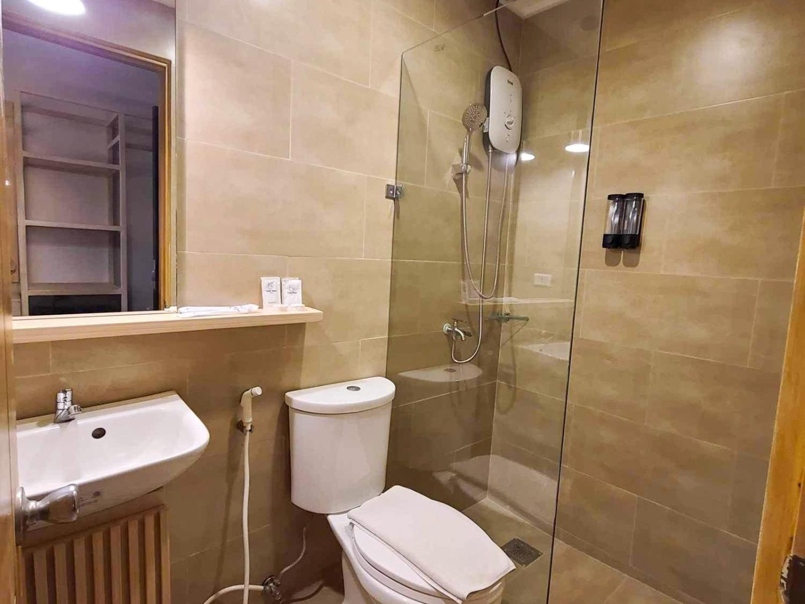 Deluxe Queen Room - Photo 3
