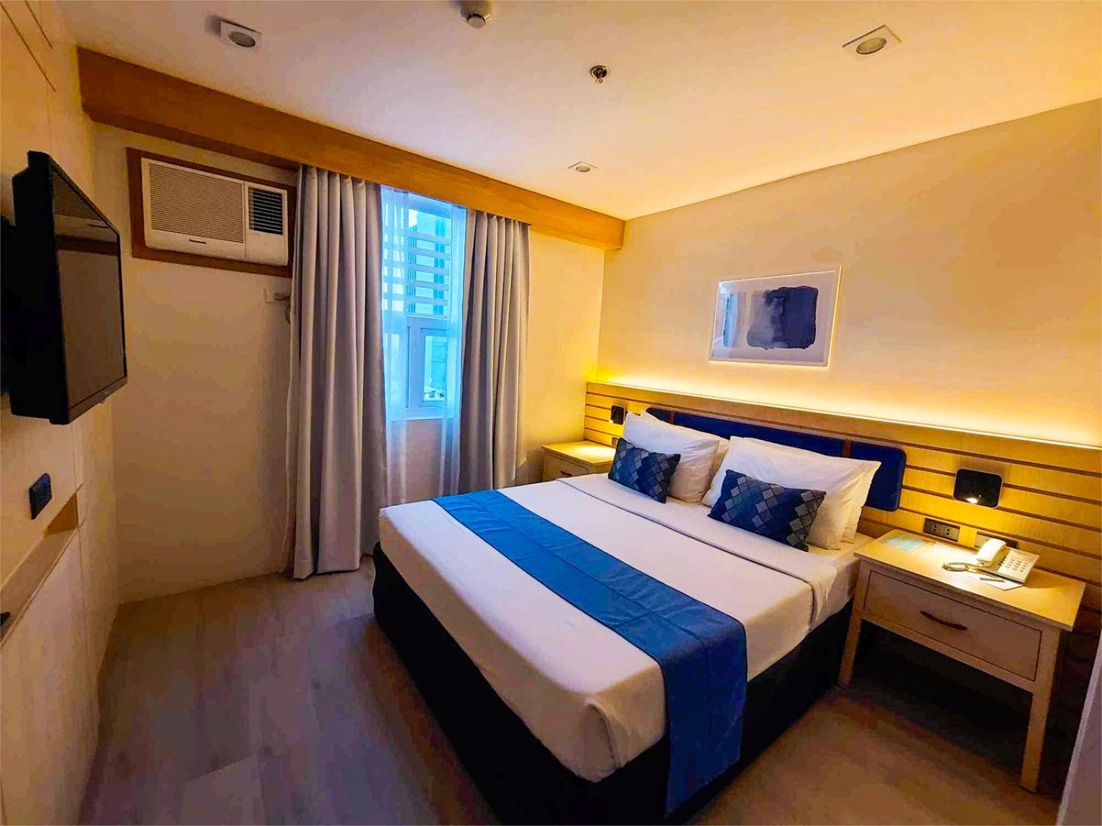 Deluxe Queen Room - Photo 8