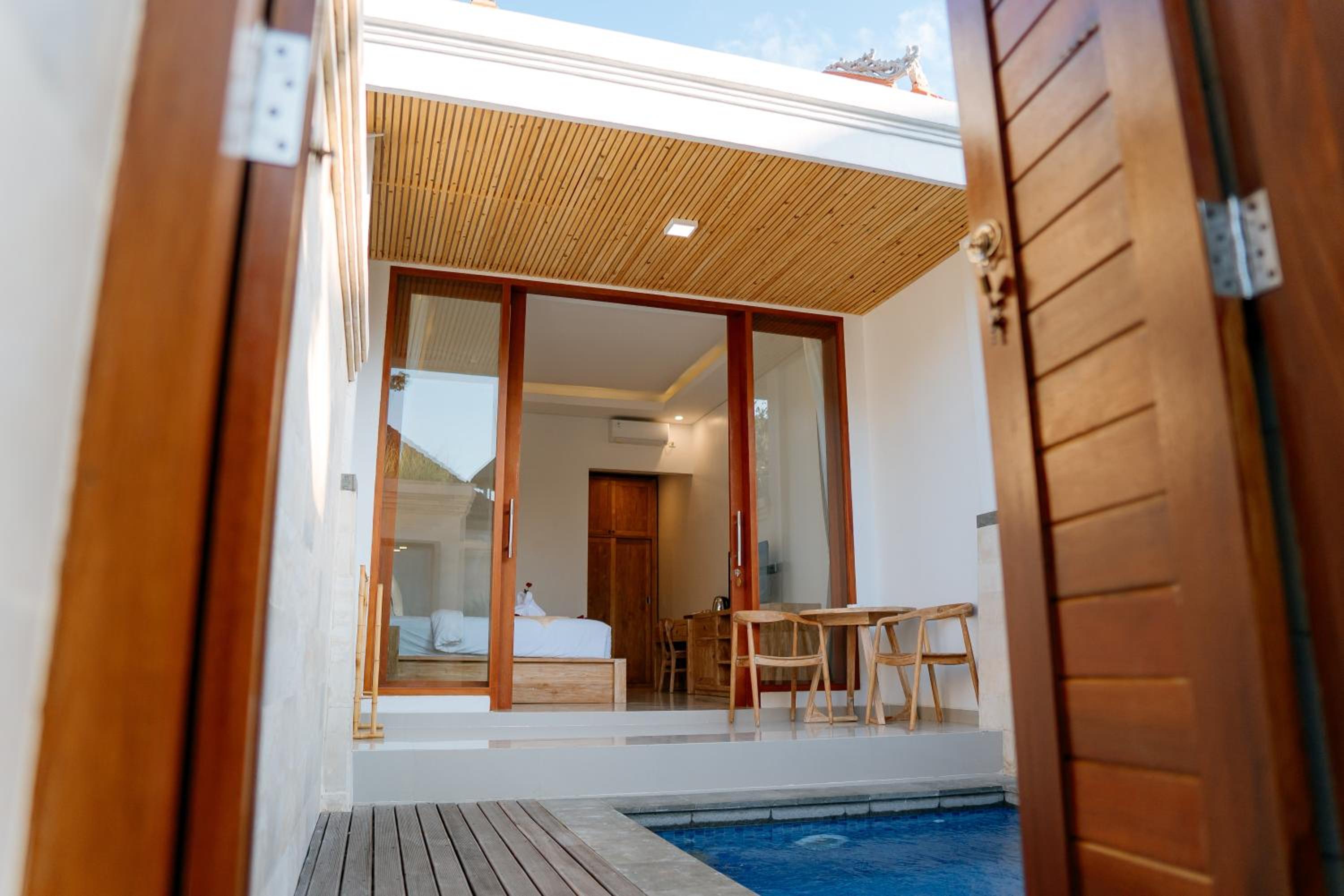 Double Room with Pool View photo 3