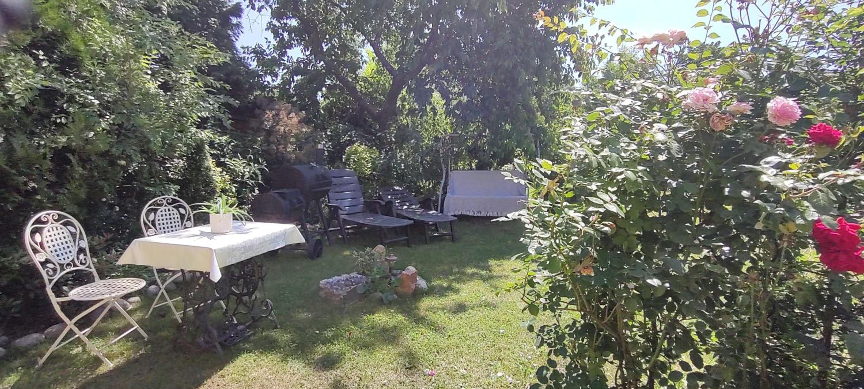 Apartment with Garden View - Photo 30
