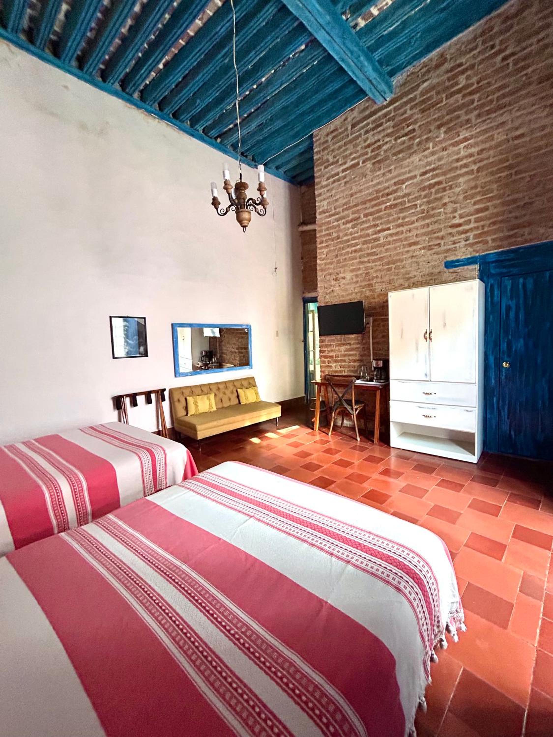 Twin Room with Balcony - Photo 13