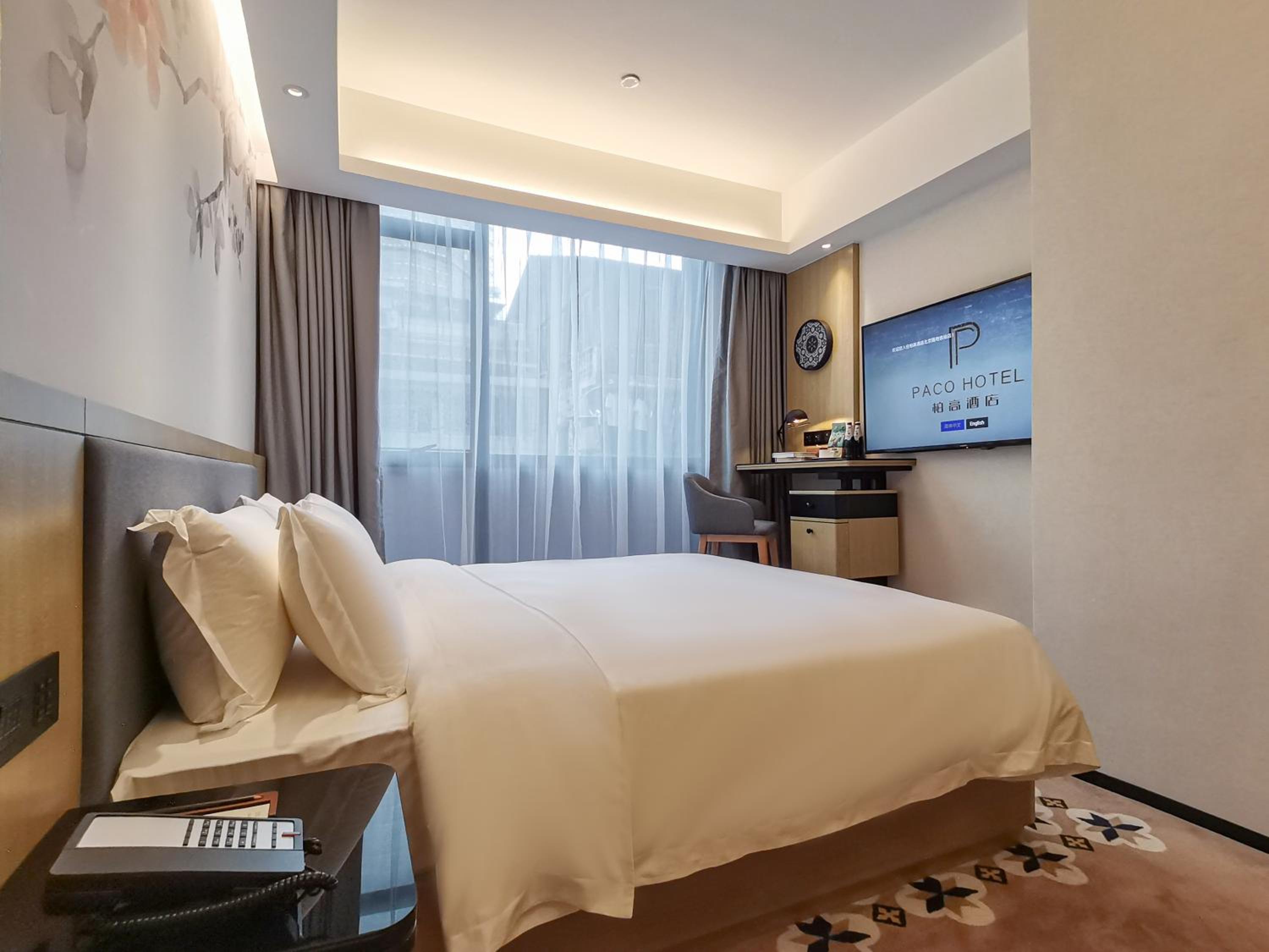 Deluxe King Room - Photo 11