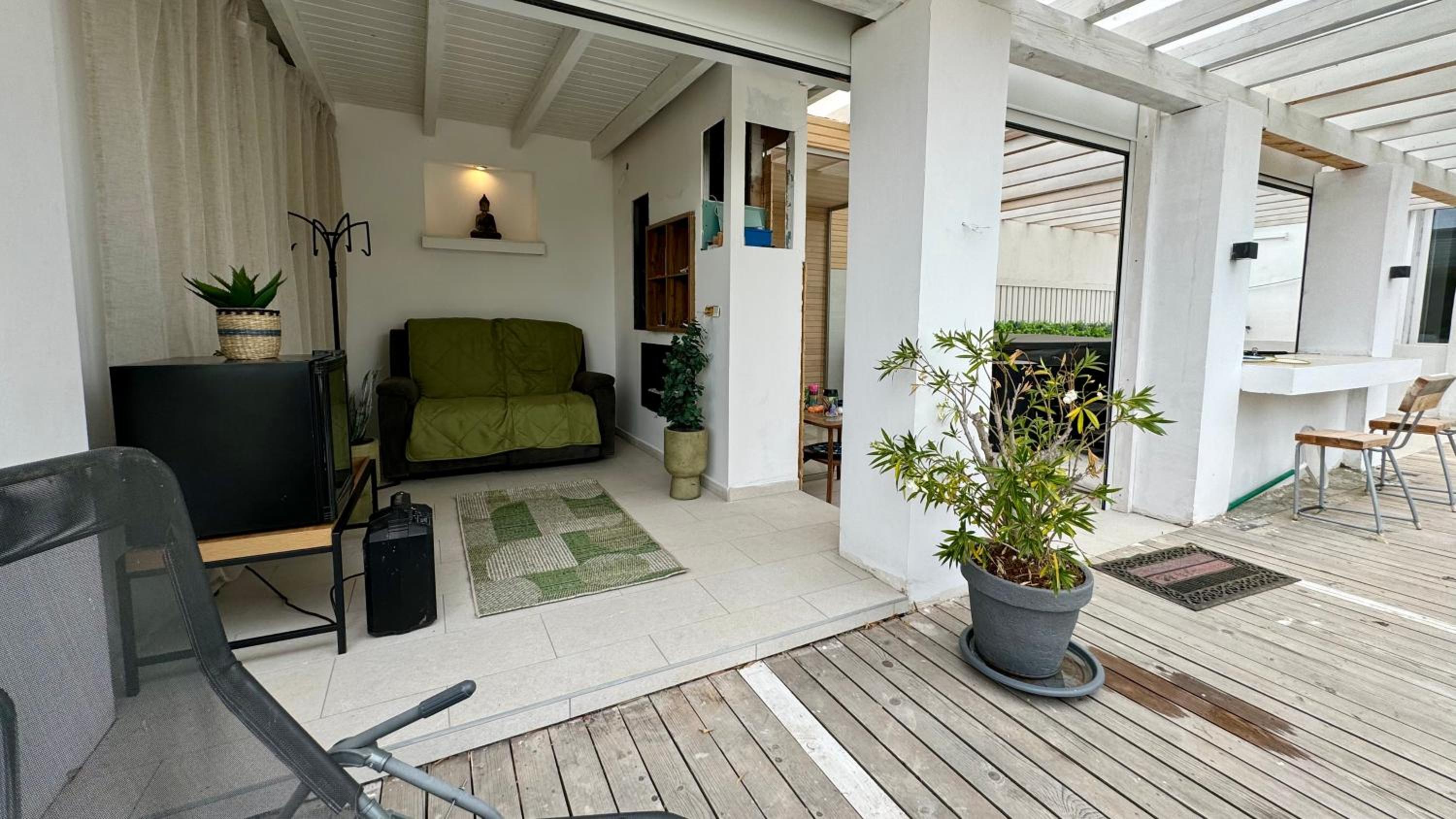One-Bedroom Apartment - Photo 39