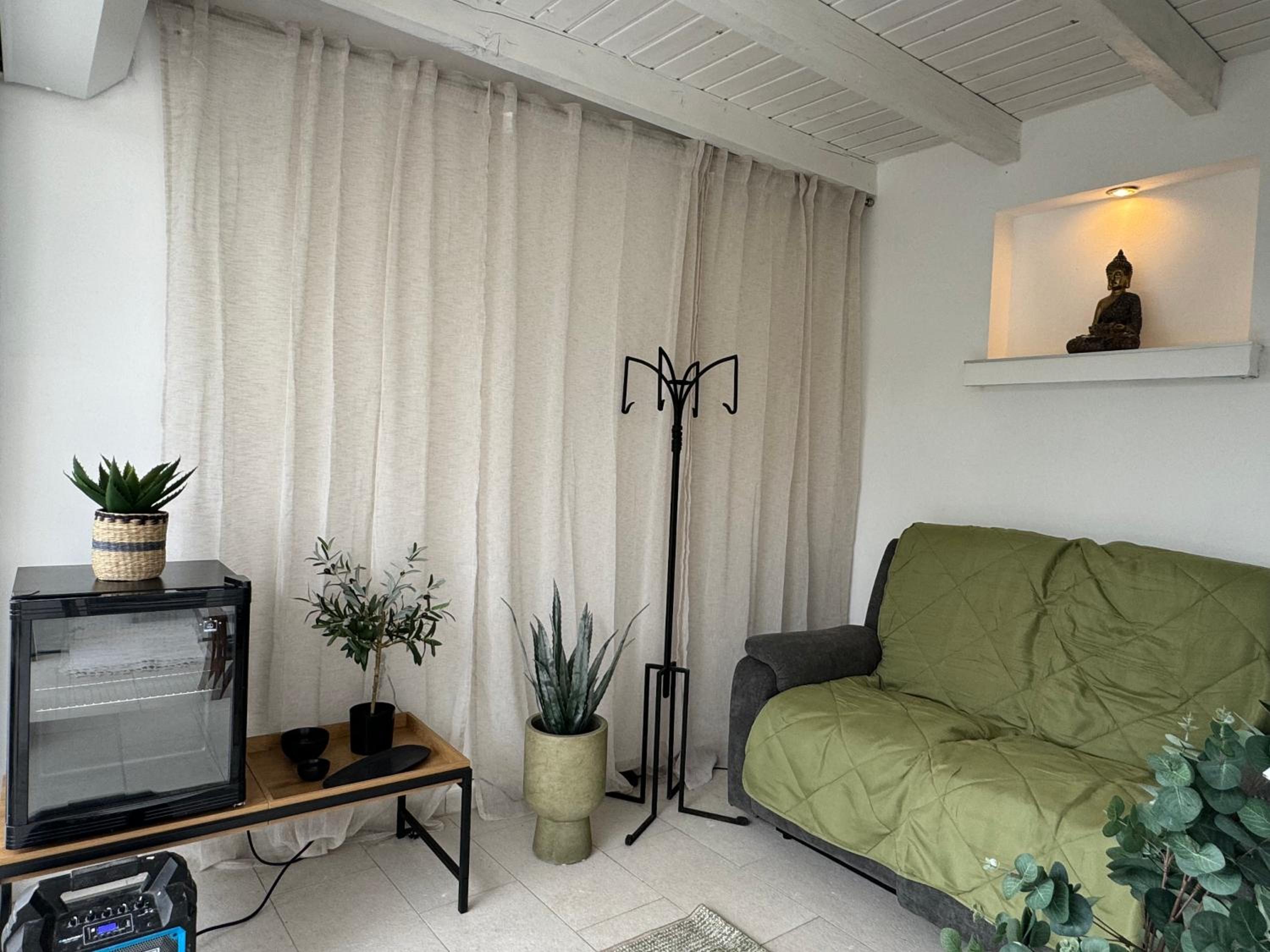 One-Bedroom Apartment - Photo 1