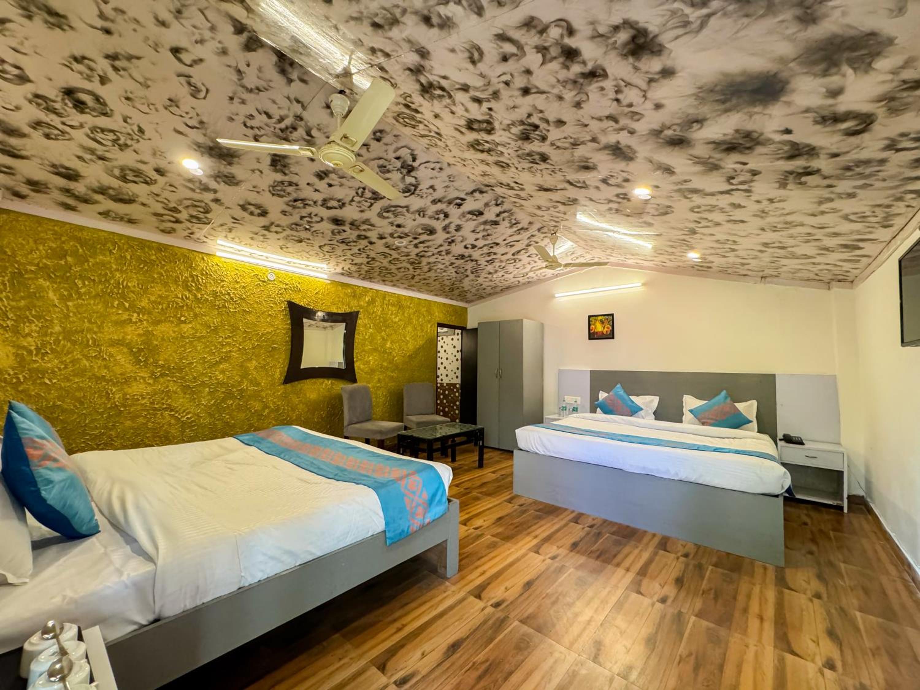 Quadruple Room - Photo 1
