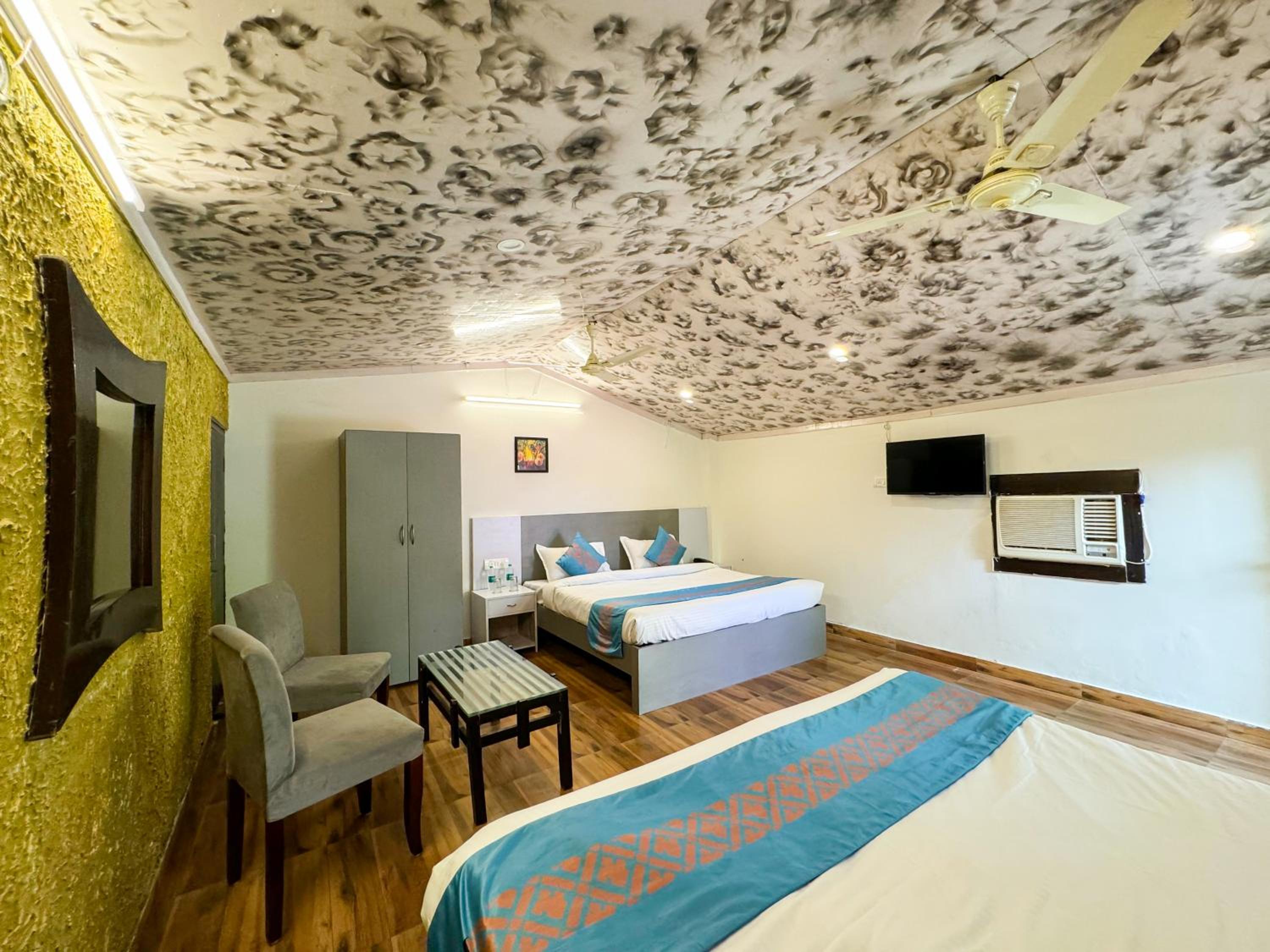 Quadruple Room - Photo 9