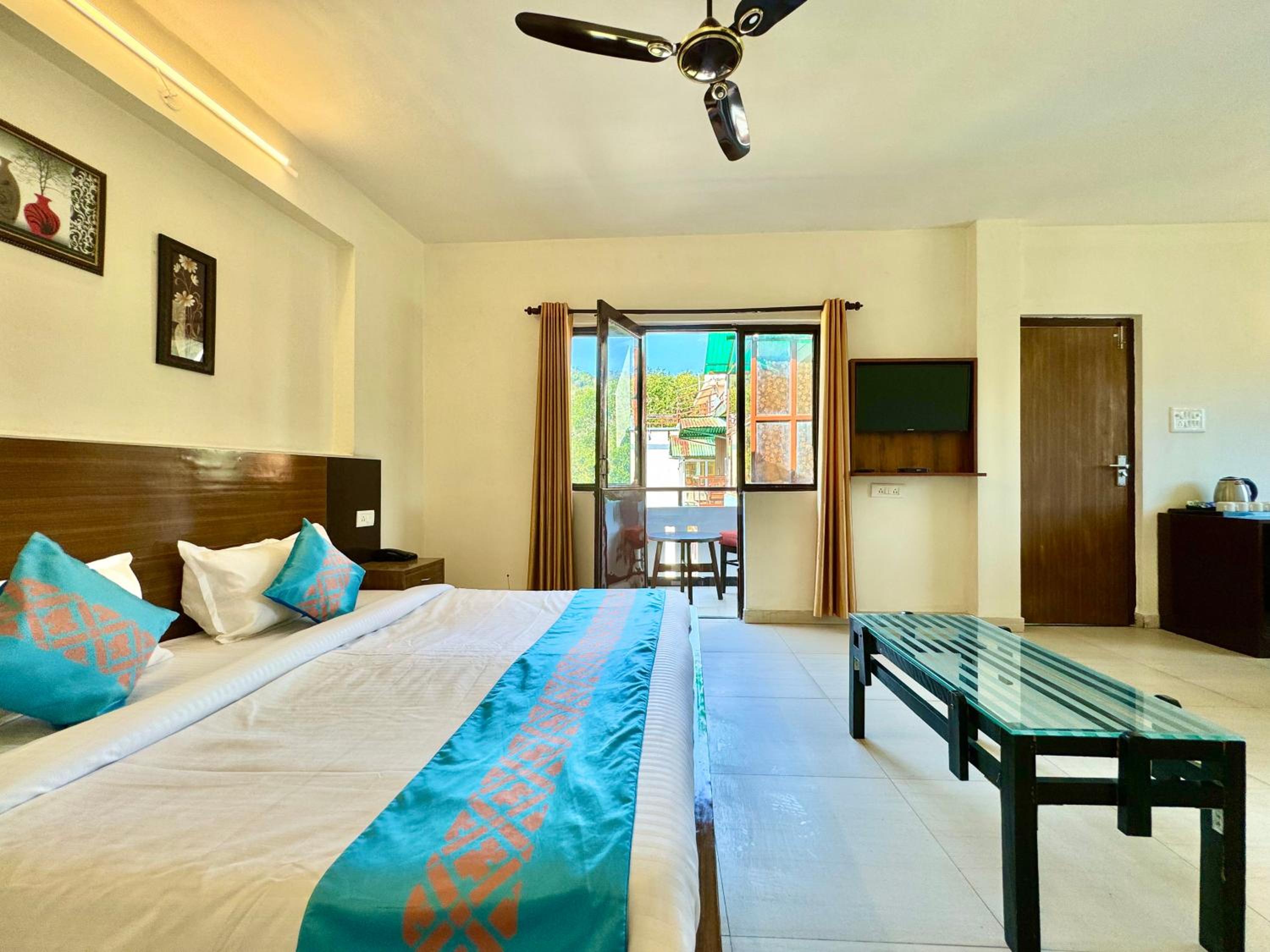 Double Room With Pool View photo 3