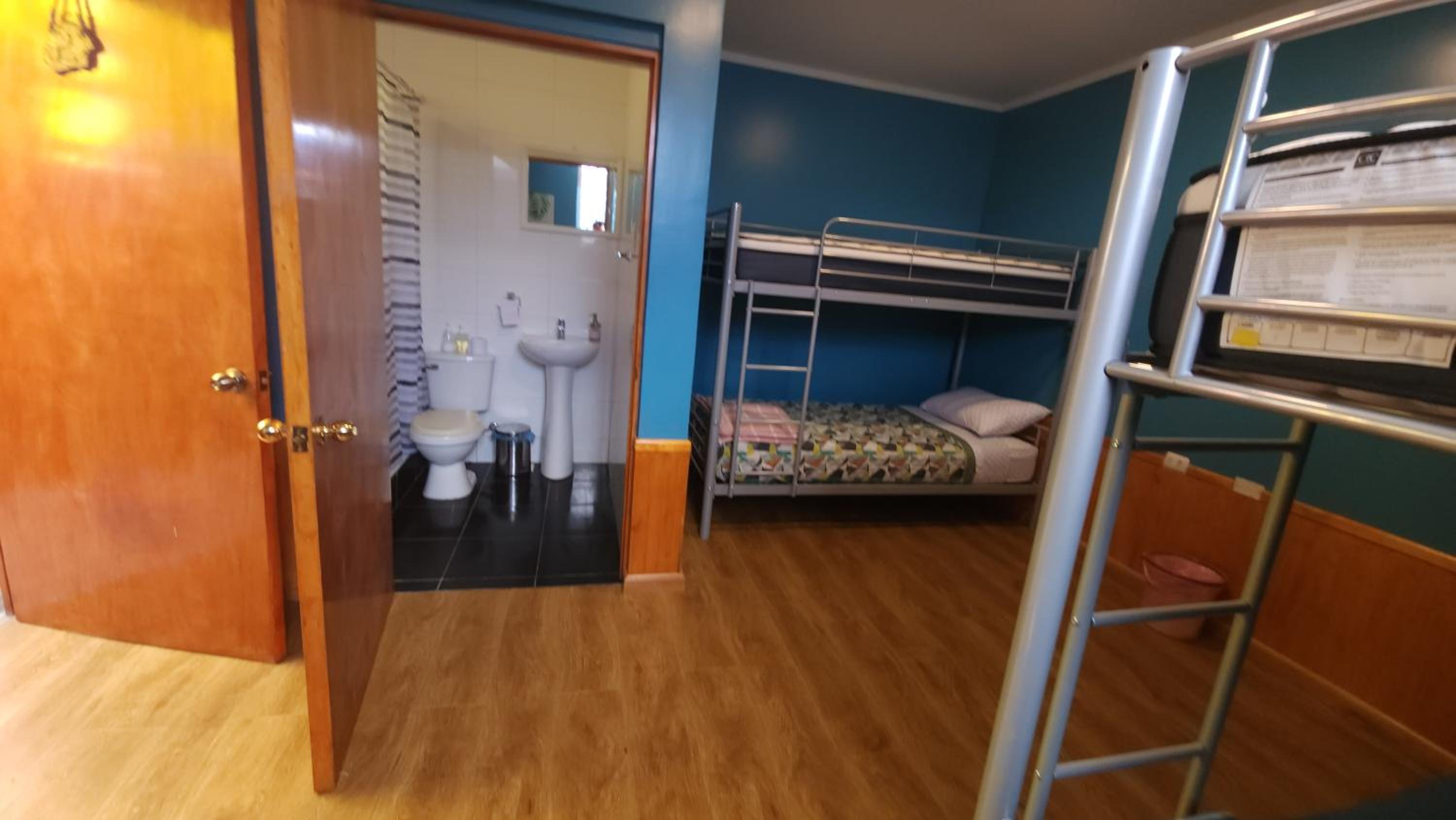 Bed in 4-Bed Mixed Dormitory Room photo 3