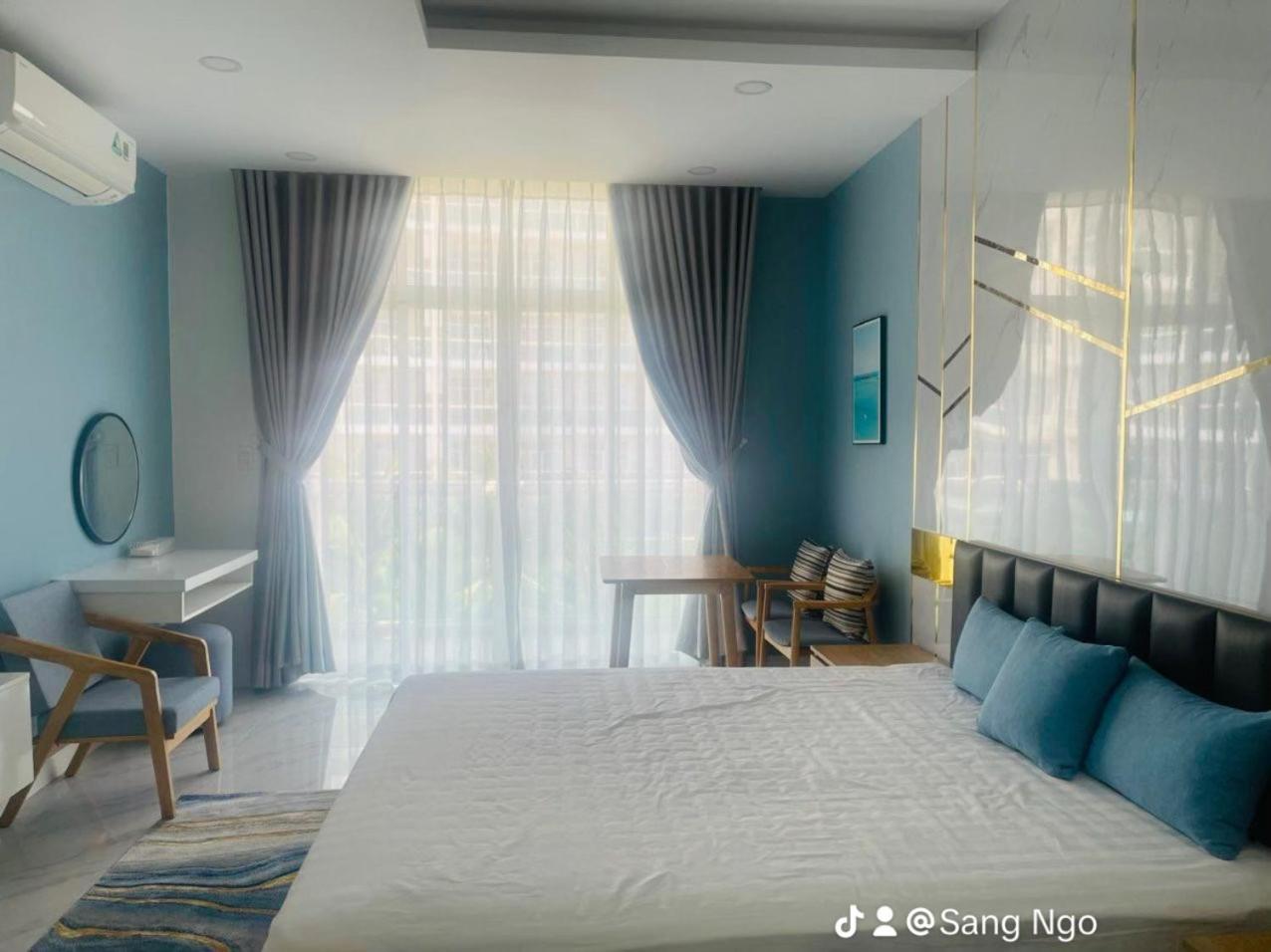 Deluxe Room (2 Adults + 1 Child)