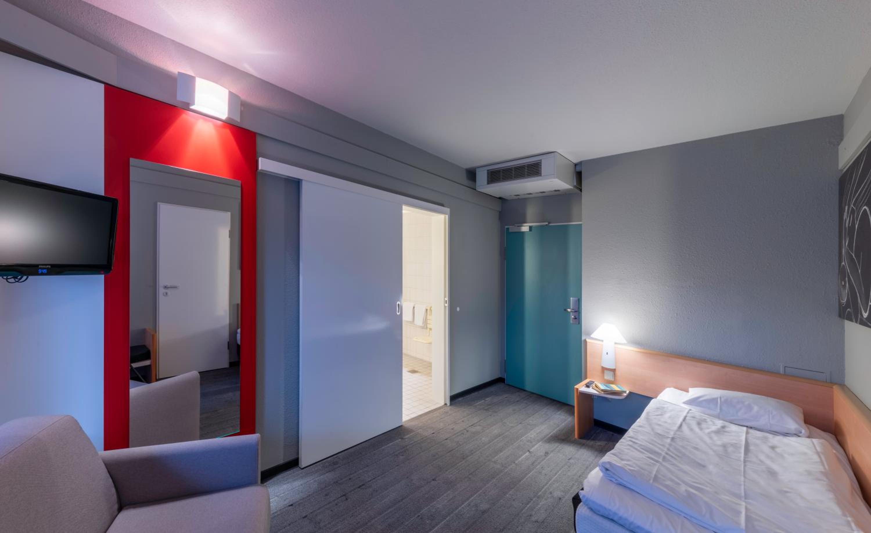Standard Single Room with Sofabed - Disability Access photo 2
