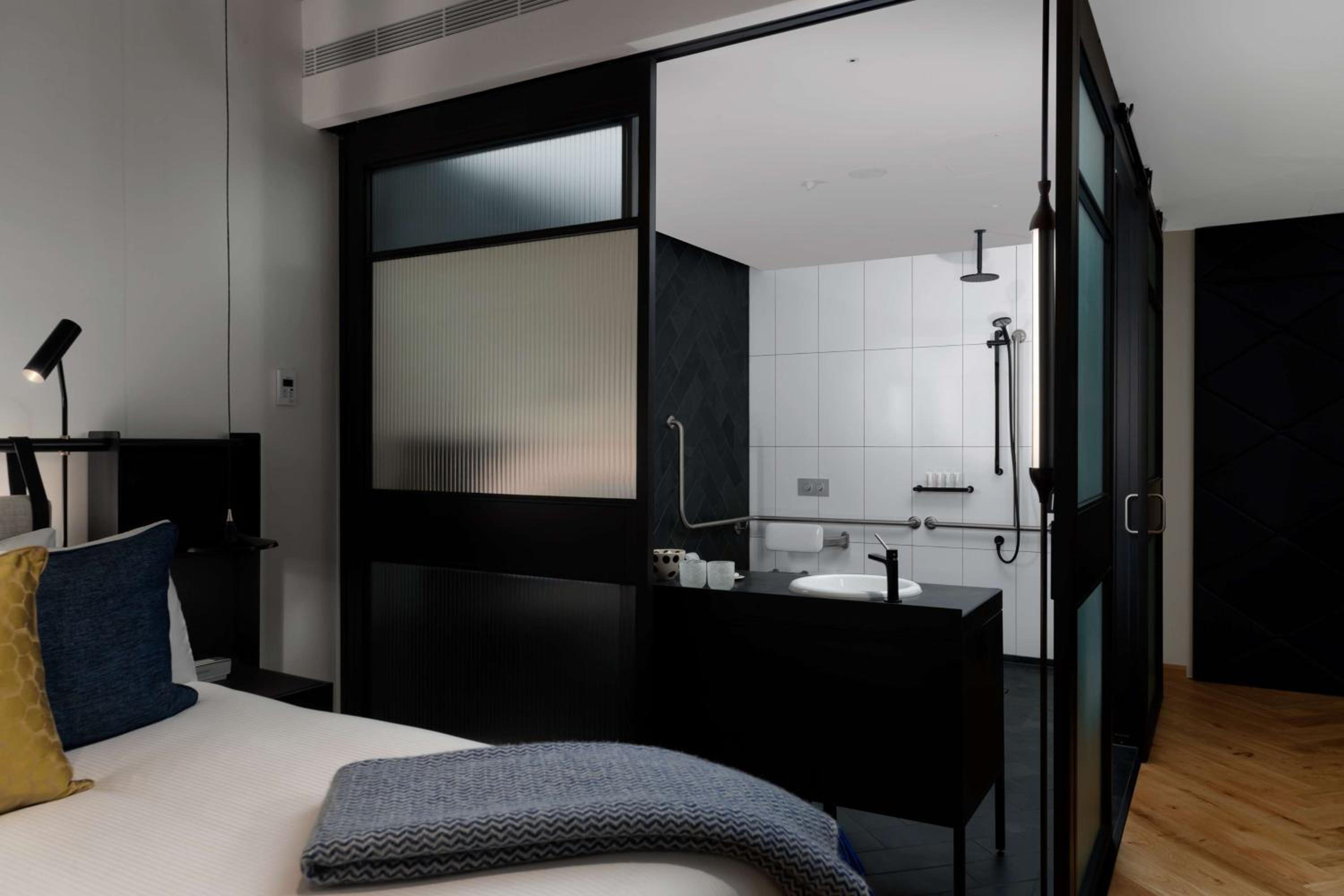 QT Accessible King Room