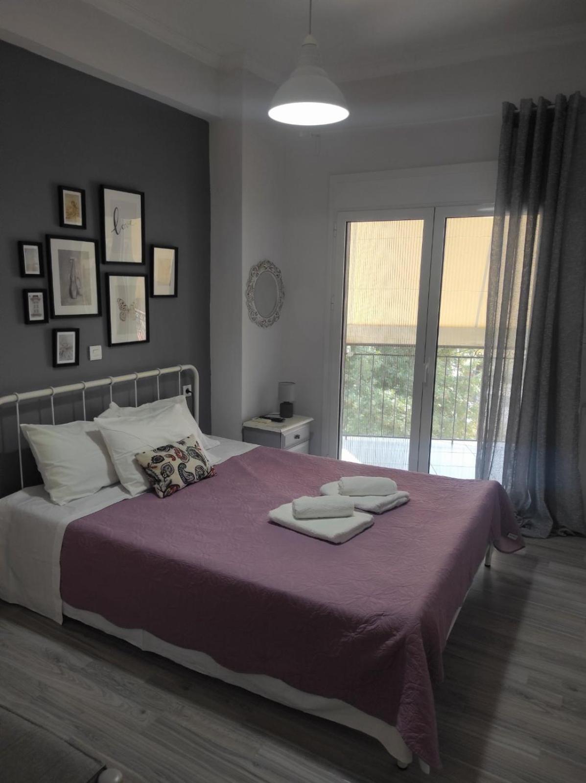 One-Bedroom Apartment photo 1