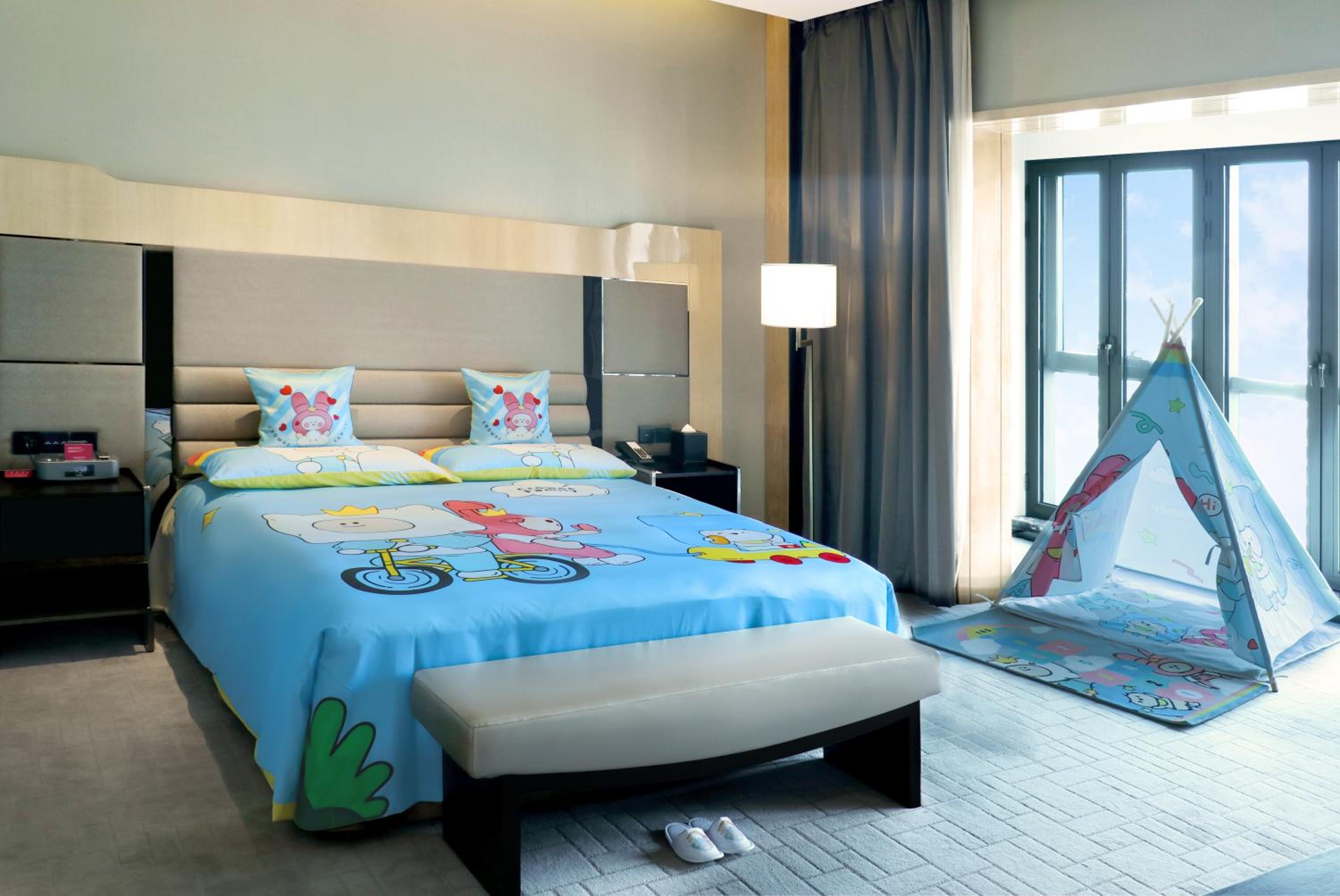 1 King Bed Premium Kid Theme