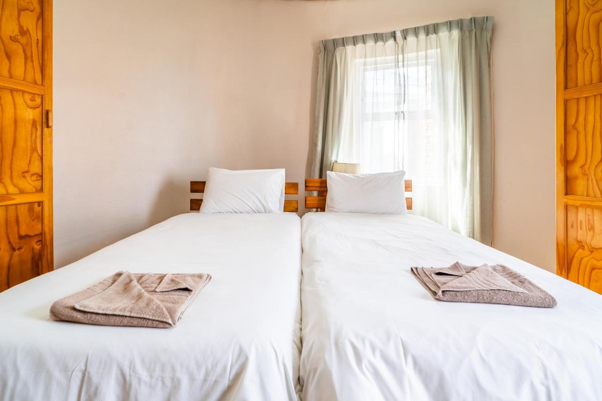 2 Sleeper Rondavel (Twin with bathroom)