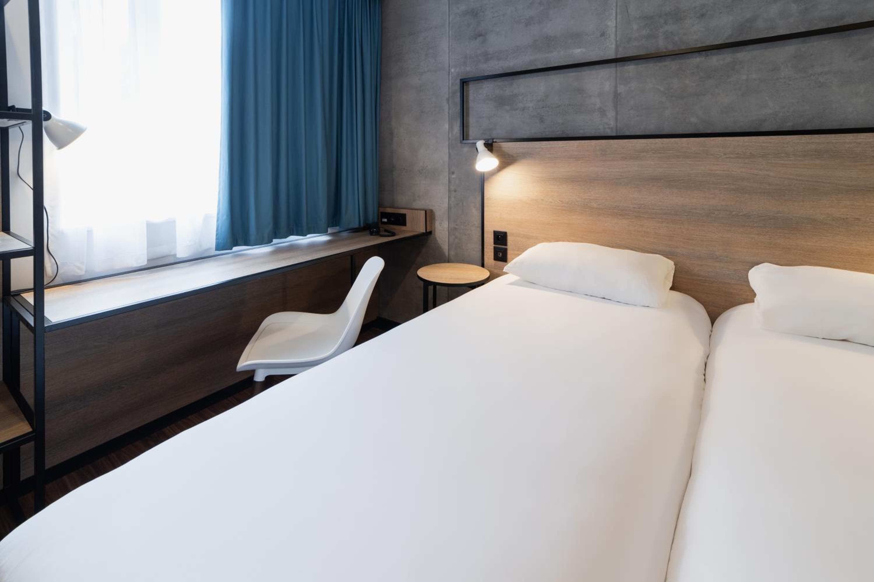 Twin Room - Photo 7