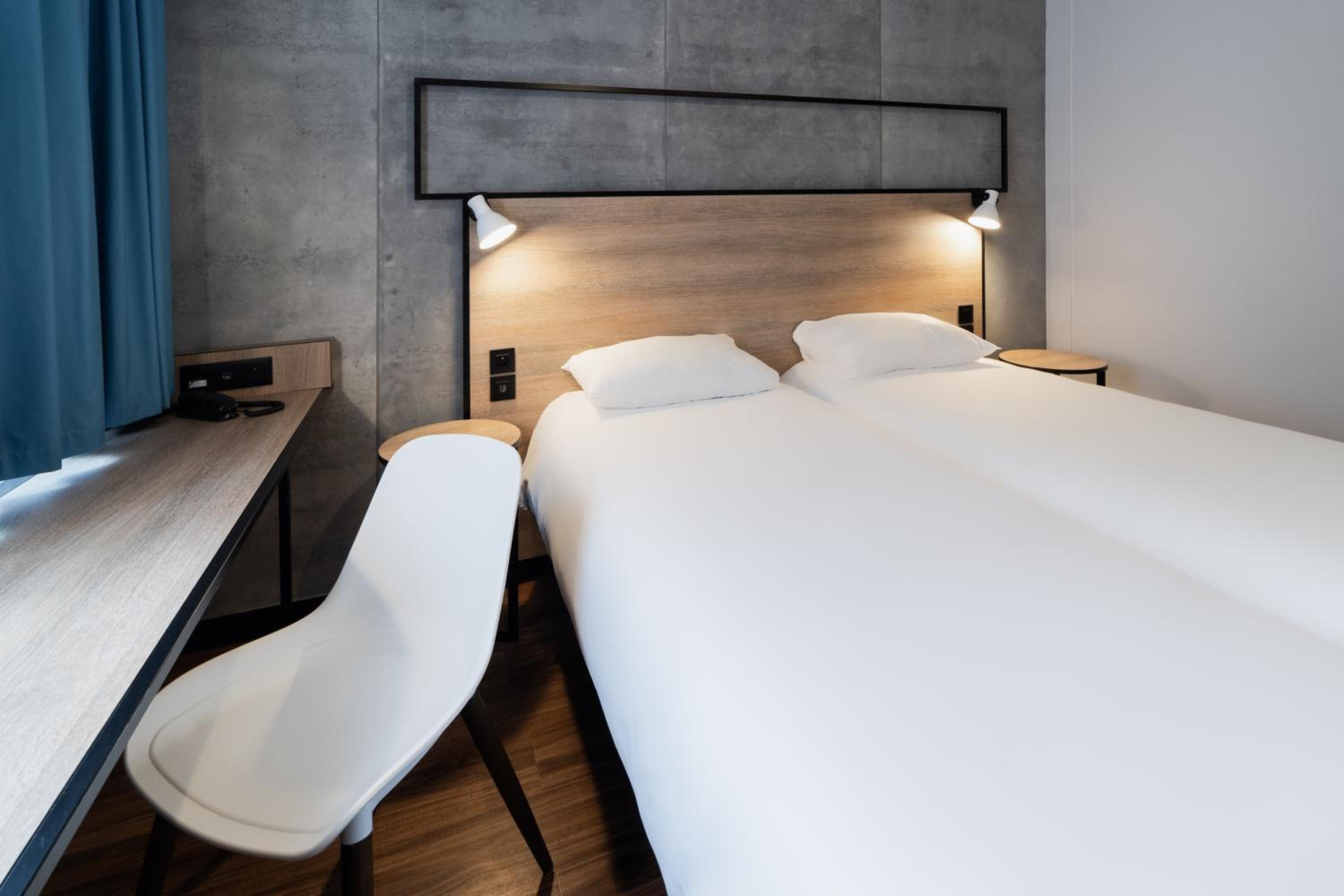 Twin Room - Photo 3