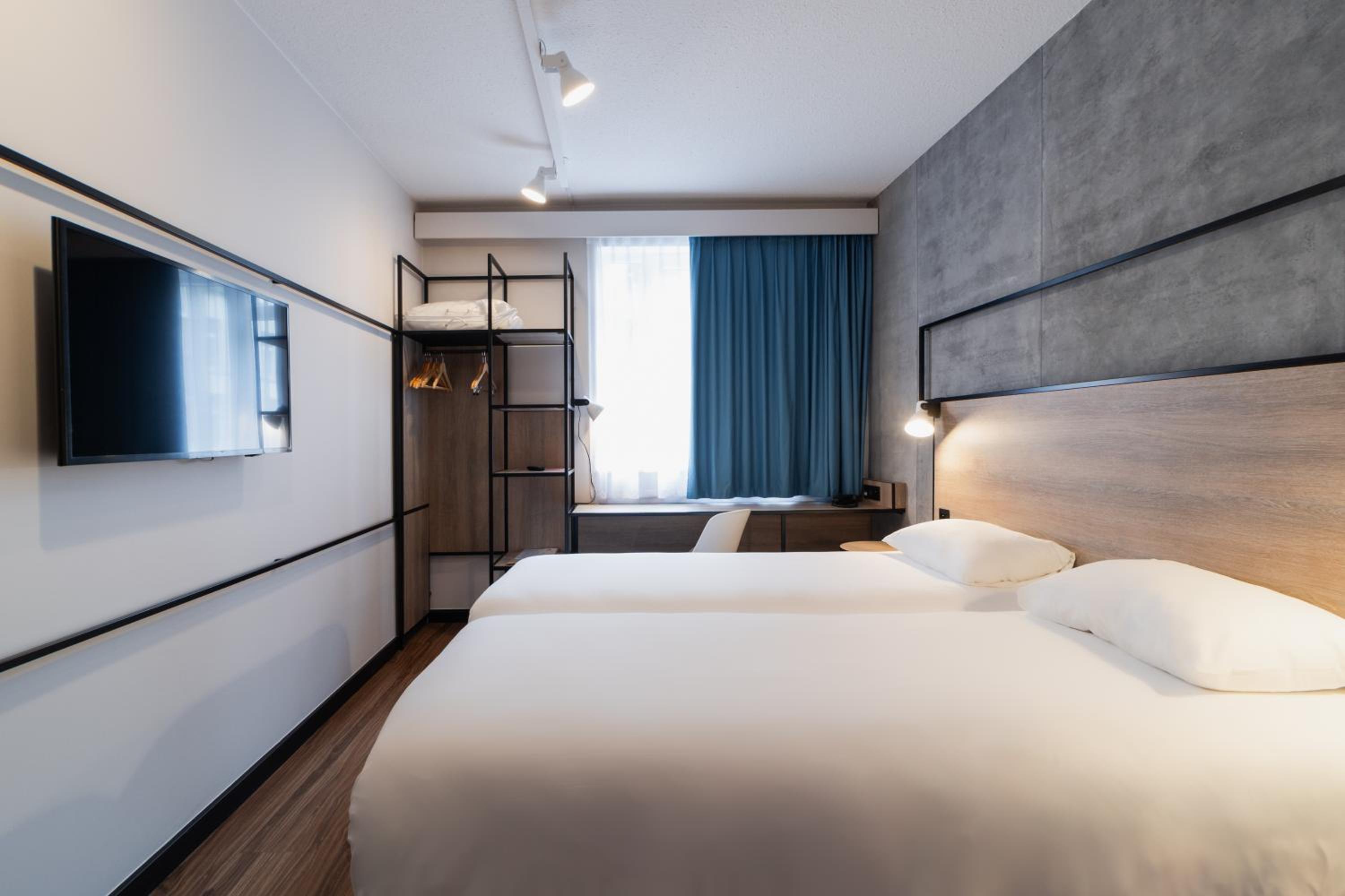 Twin Room - Photo 2