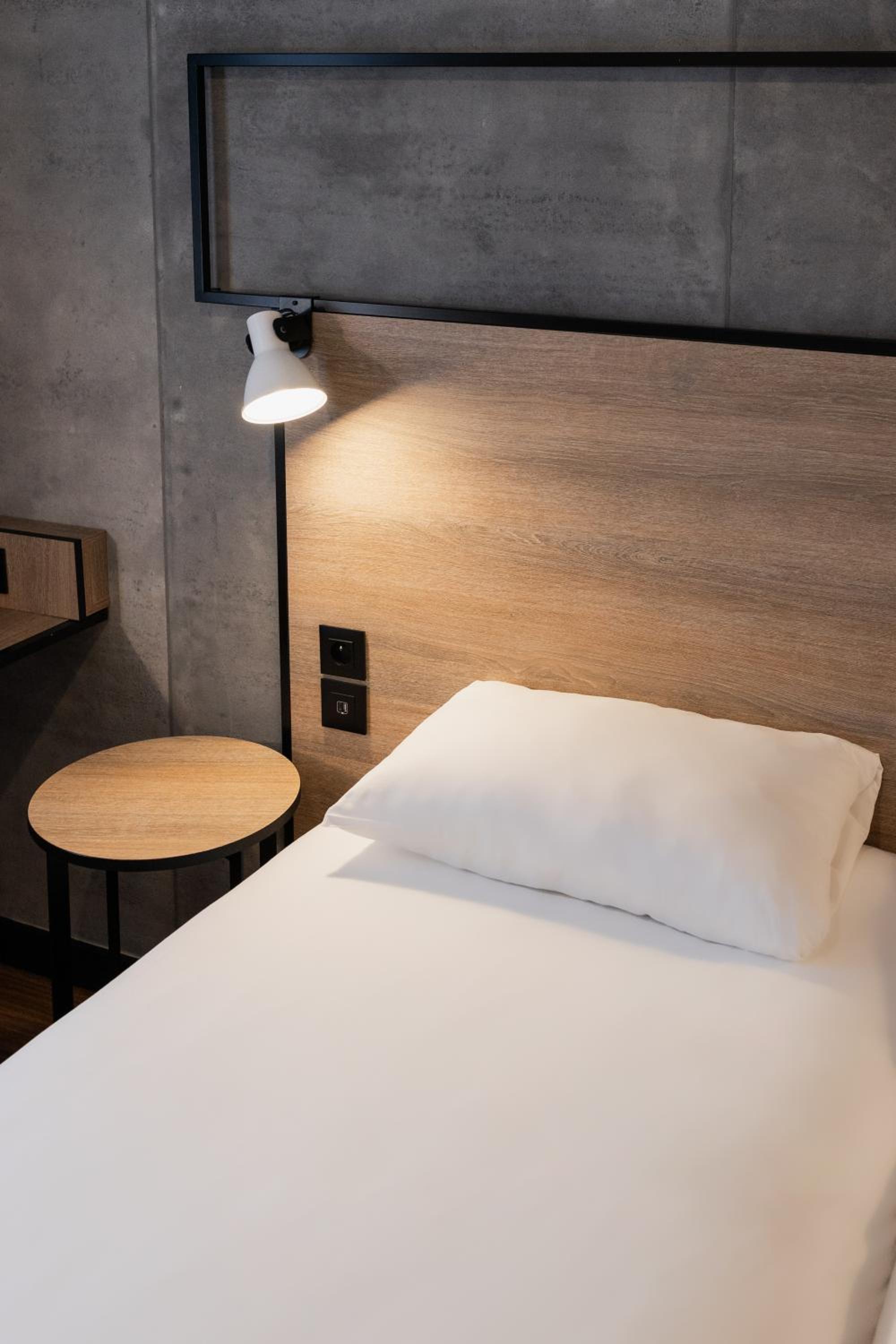 Twin Room - Photo 8