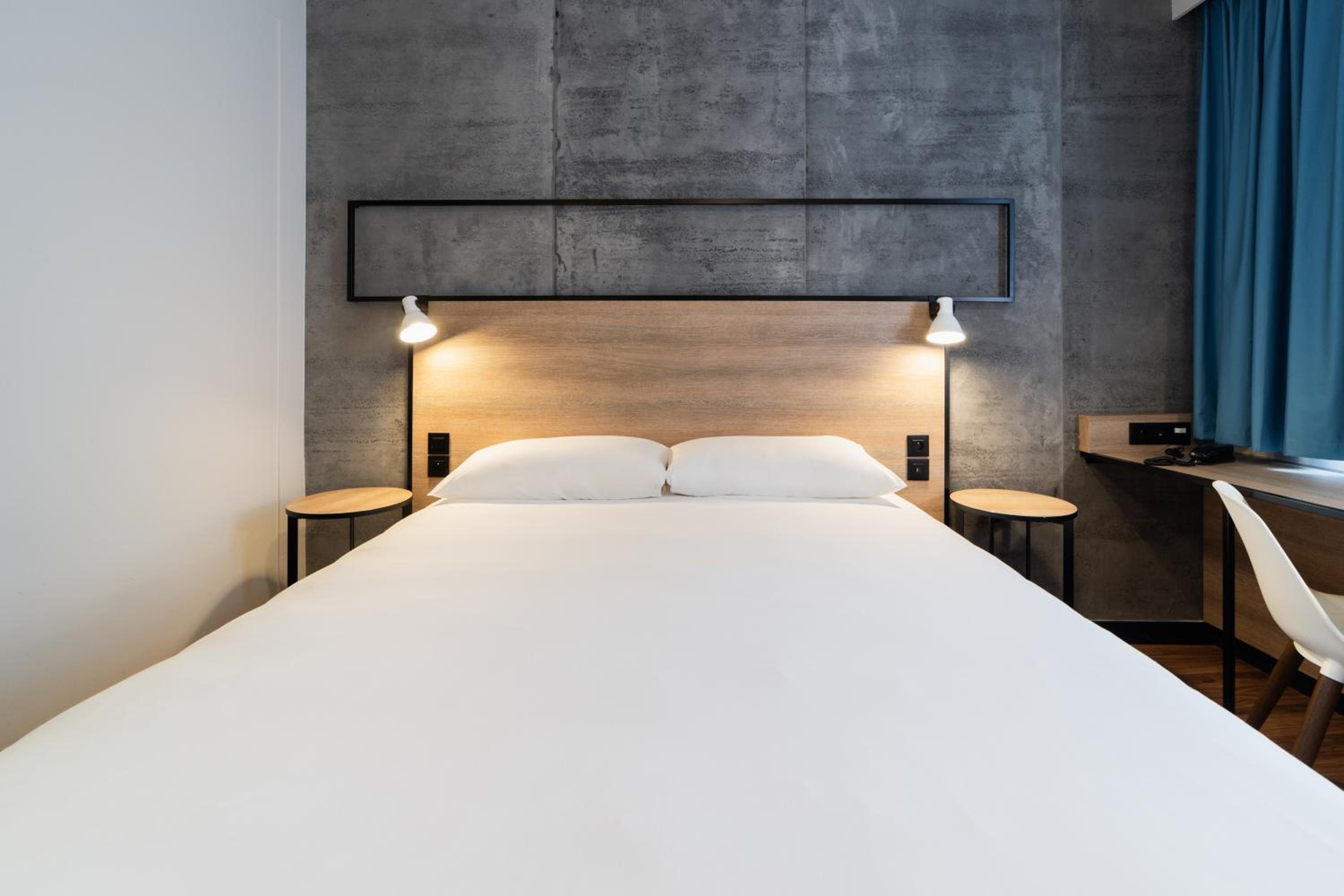 Standard Double Room - Photo 13