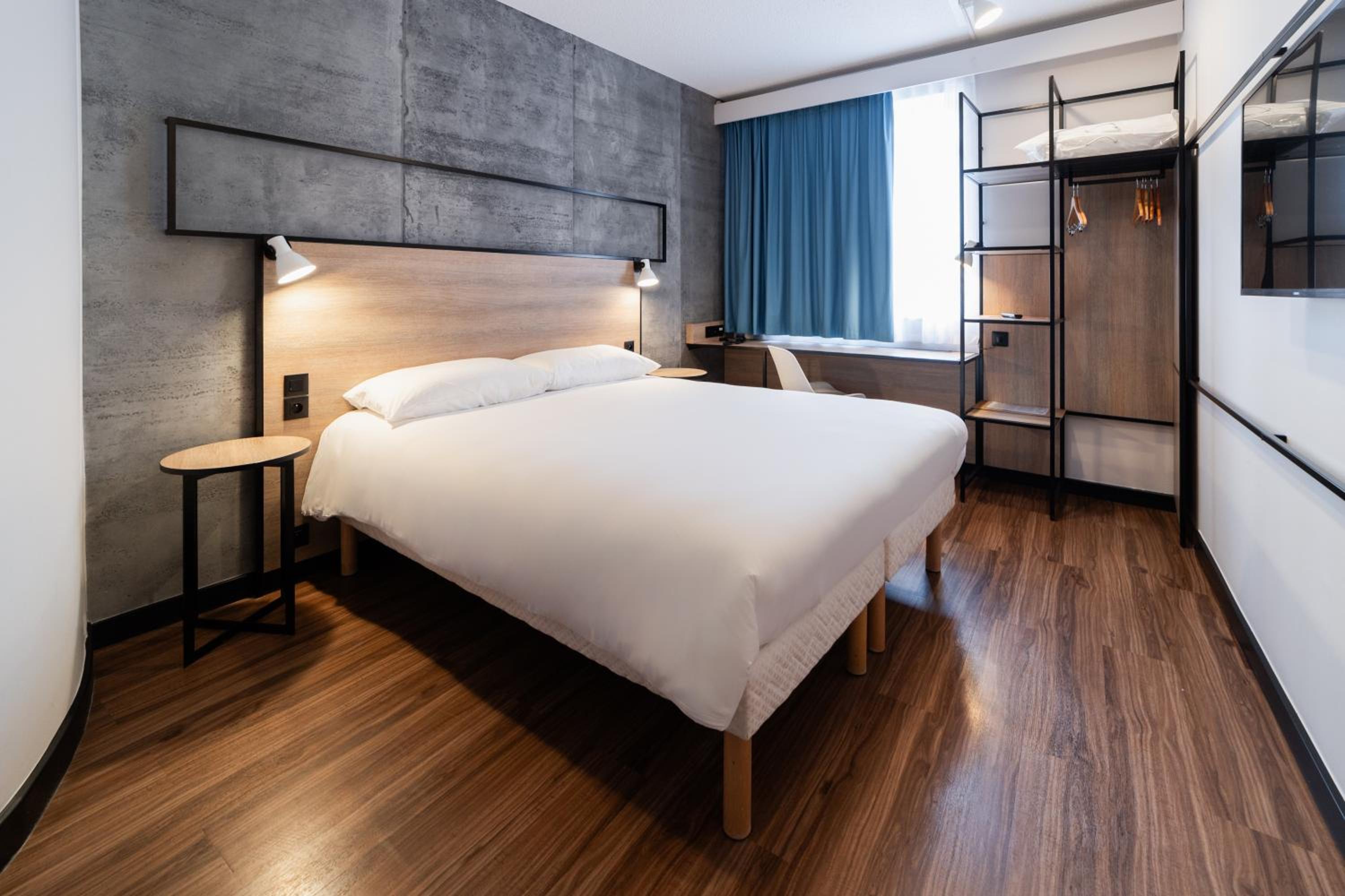 Standard Double Room - Photo 17