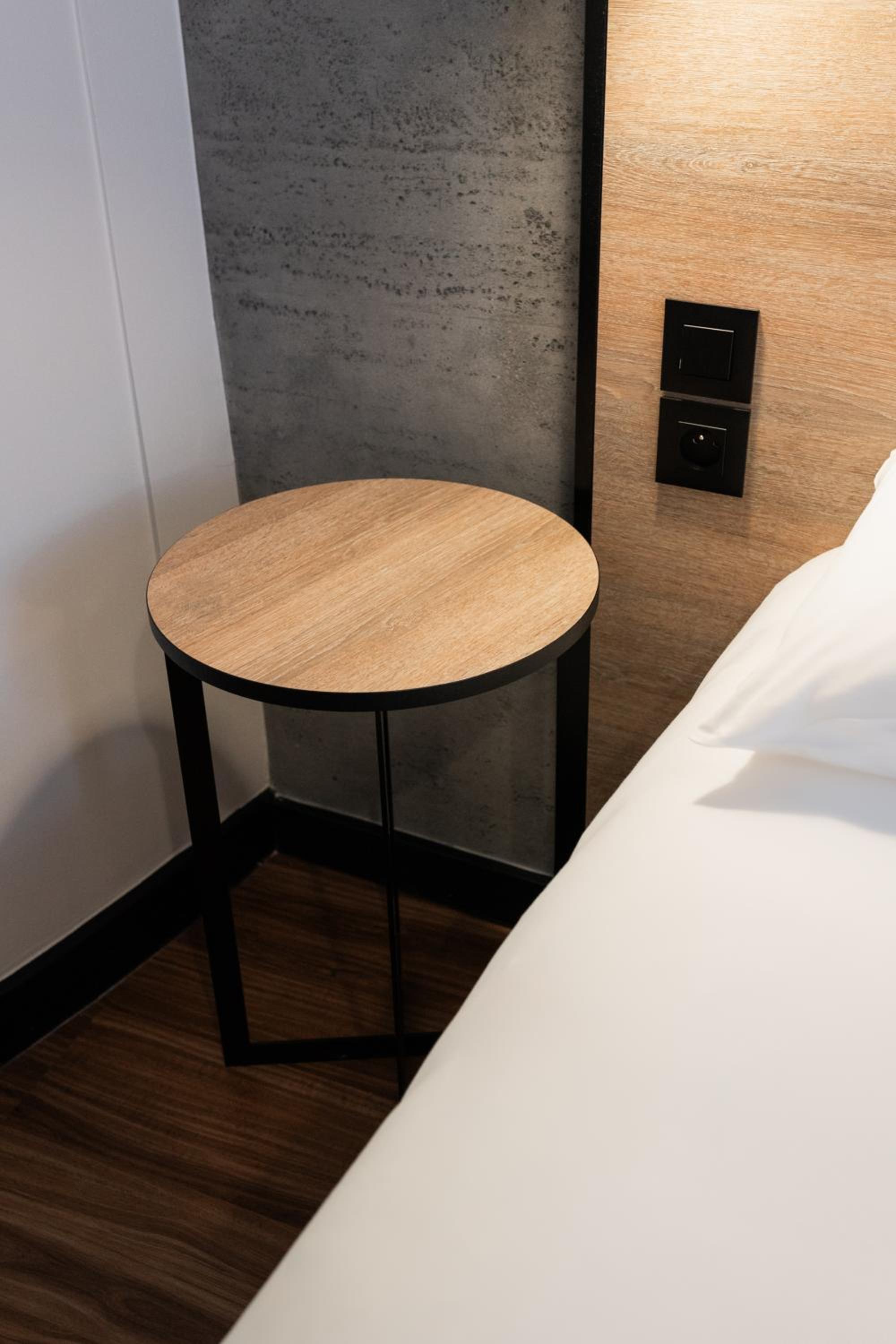 Twin Room - Photo 9