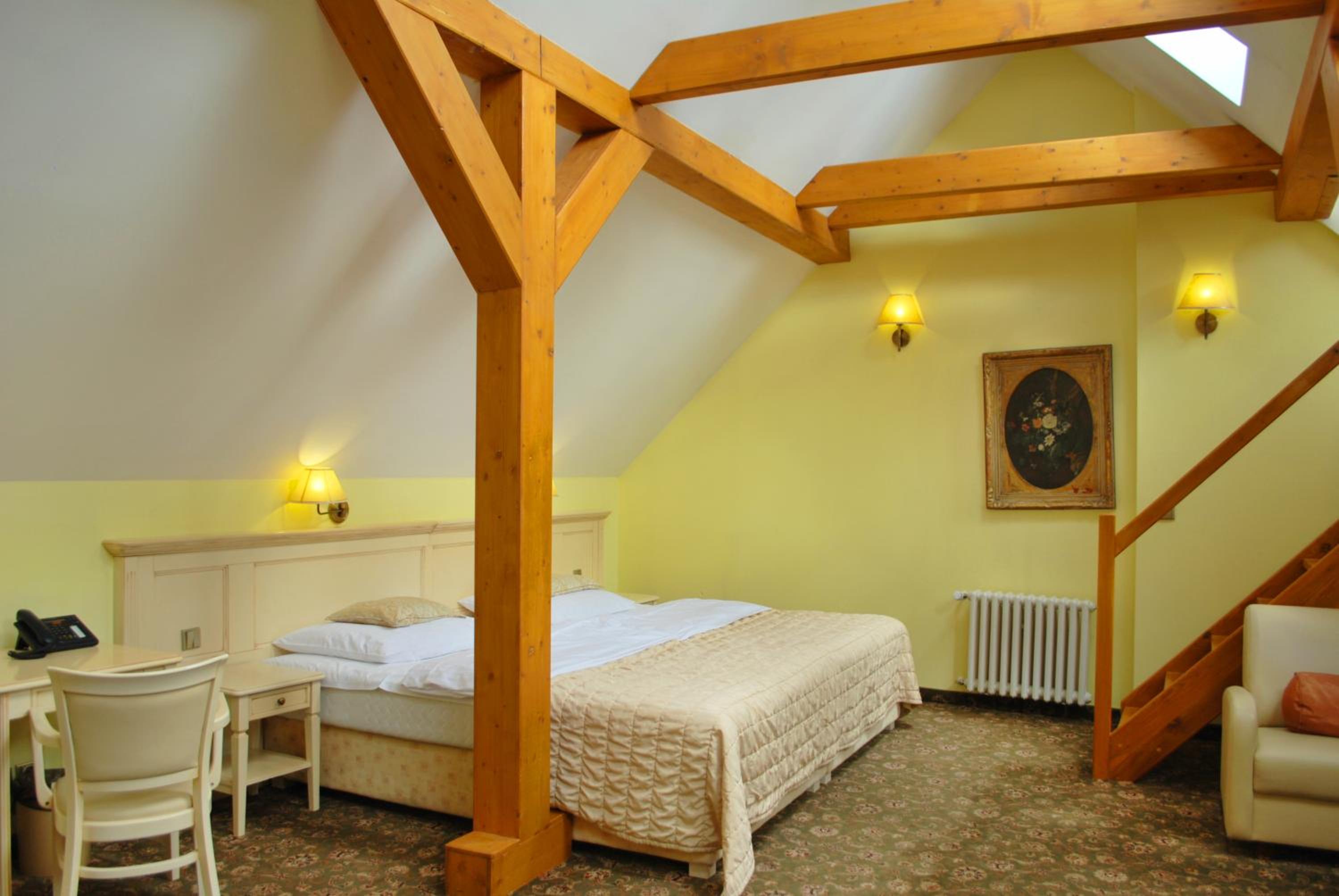 Deluxe Suite with Spa Bath
