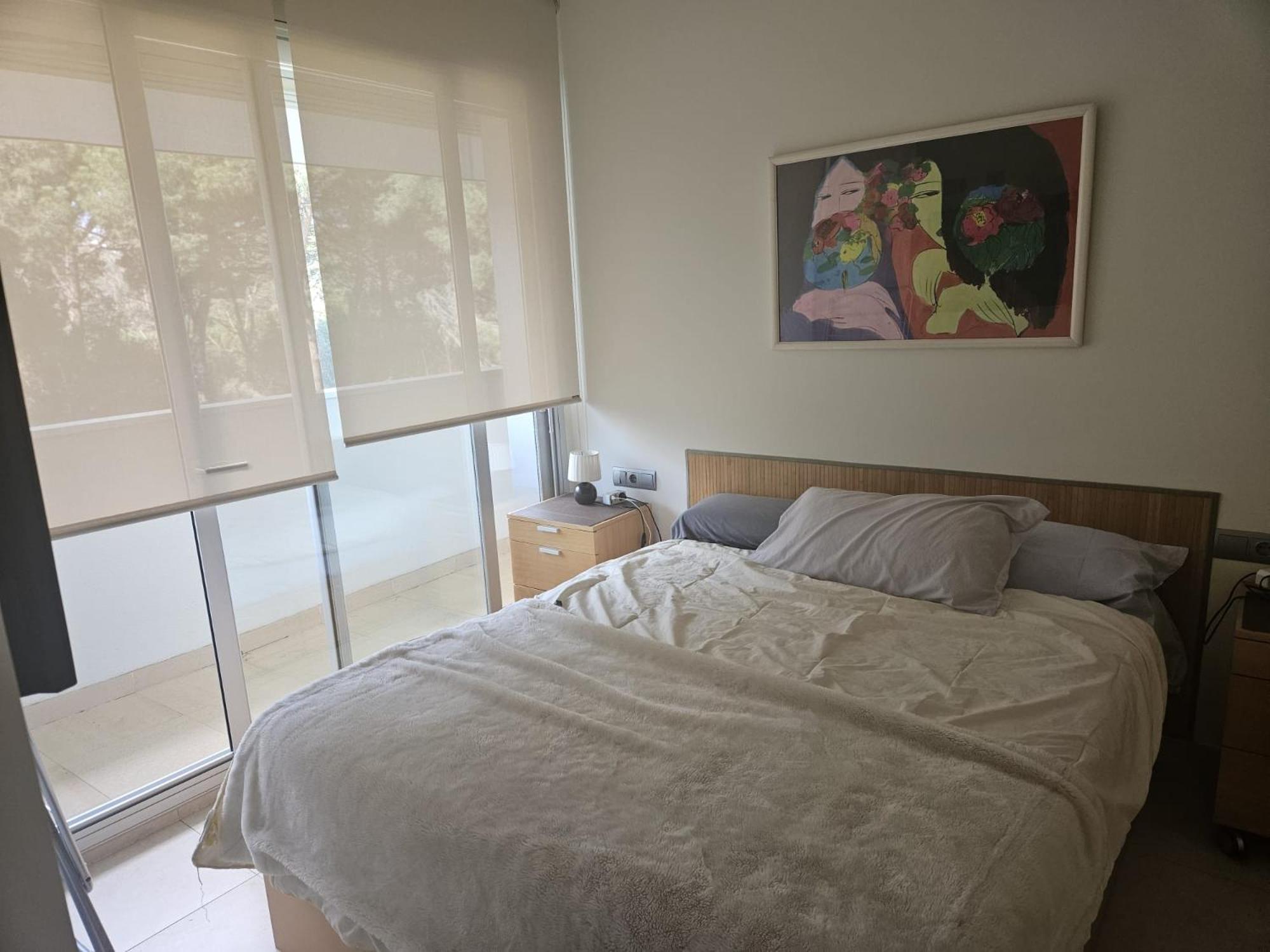 Apartamento de tres habitaciones con piscina privada