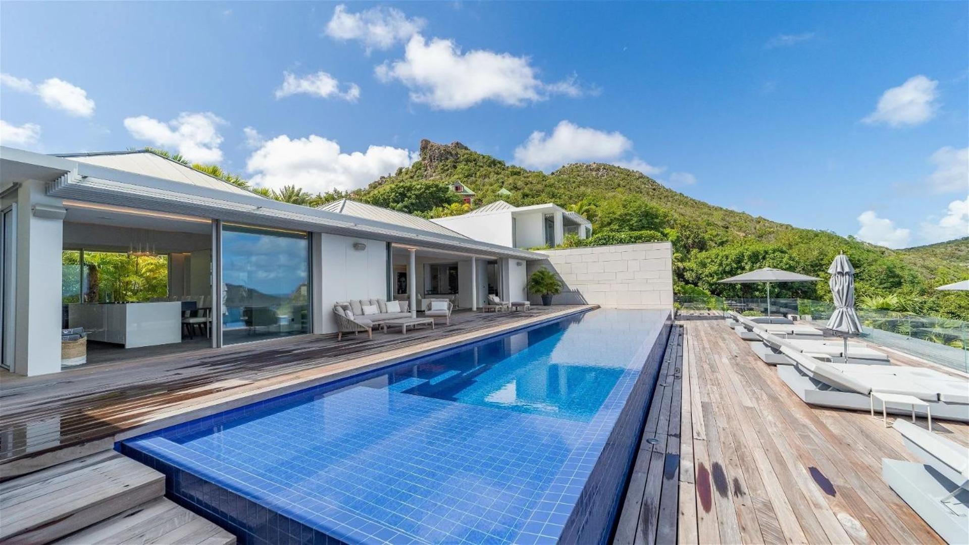 Six-Bedroom Villa  photo 3