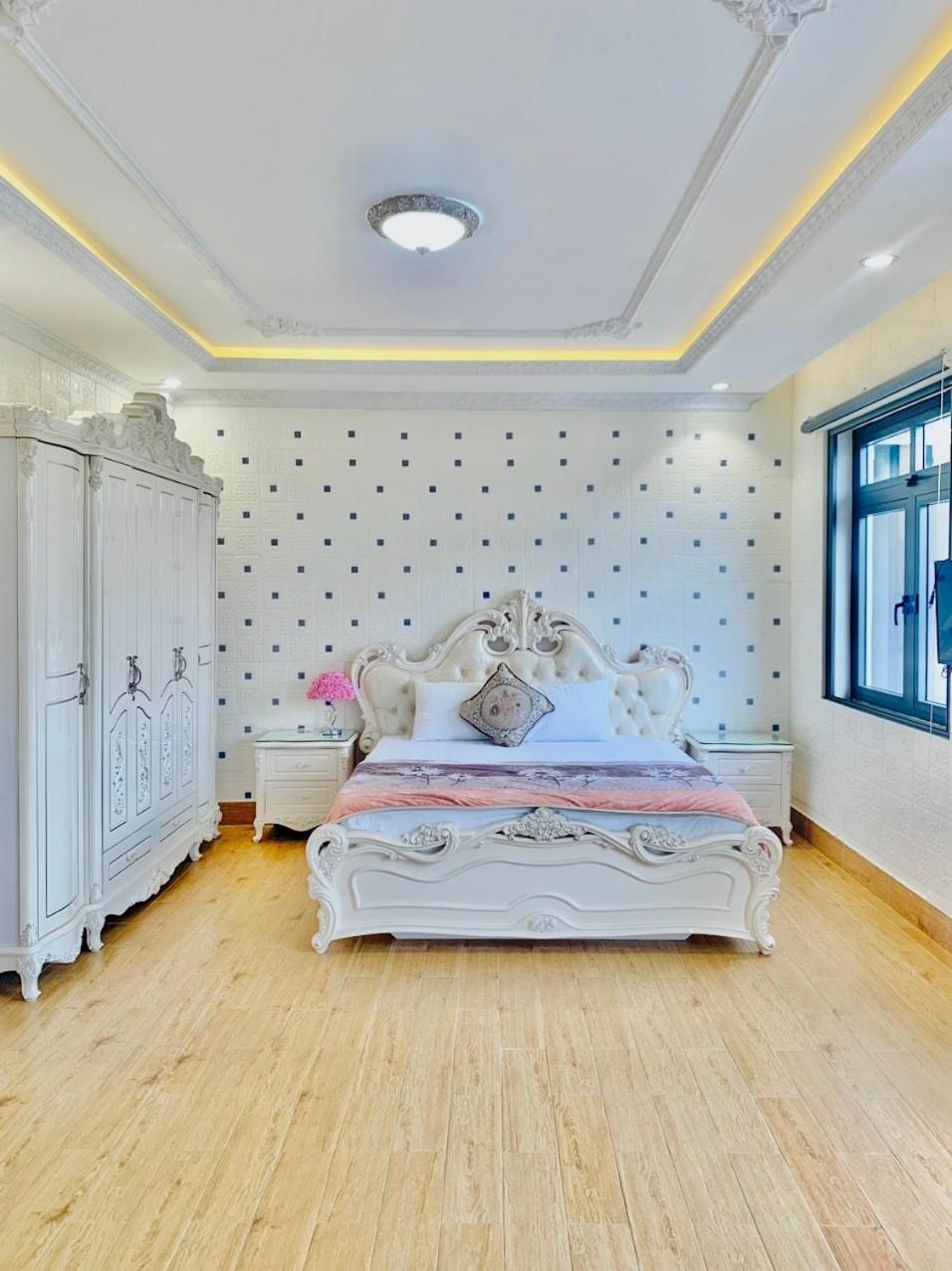 Villa photo 2