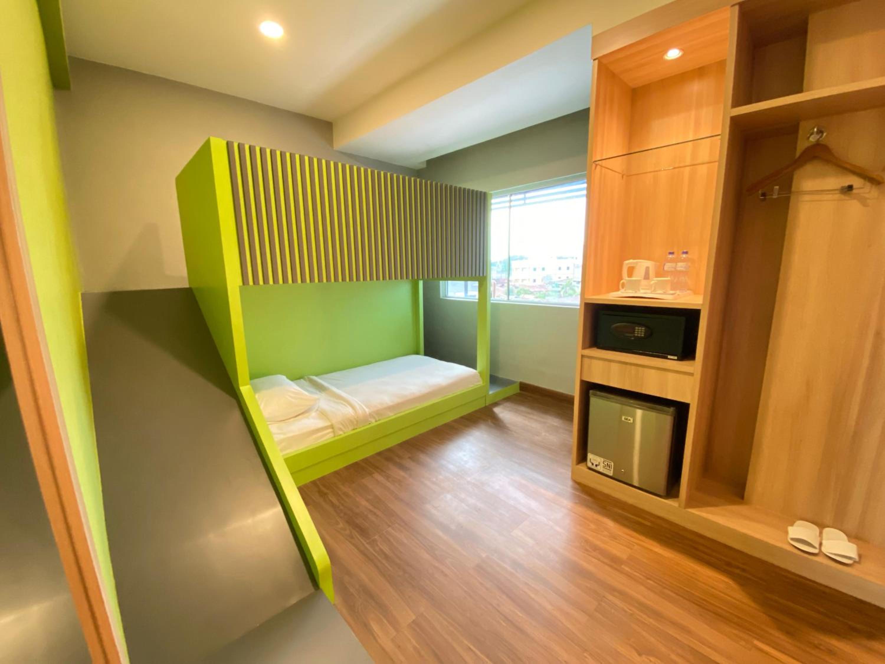 Family Room - Photo 4