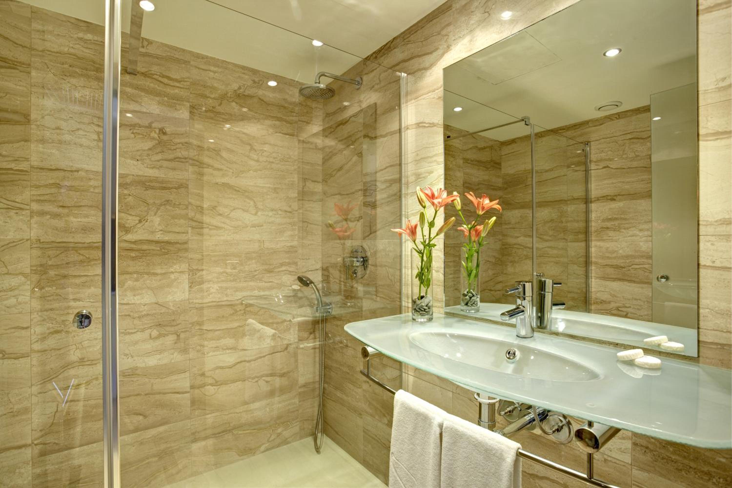 Two-Bedroom Apartment (2 Adults + 2 Children) - Photo 5
