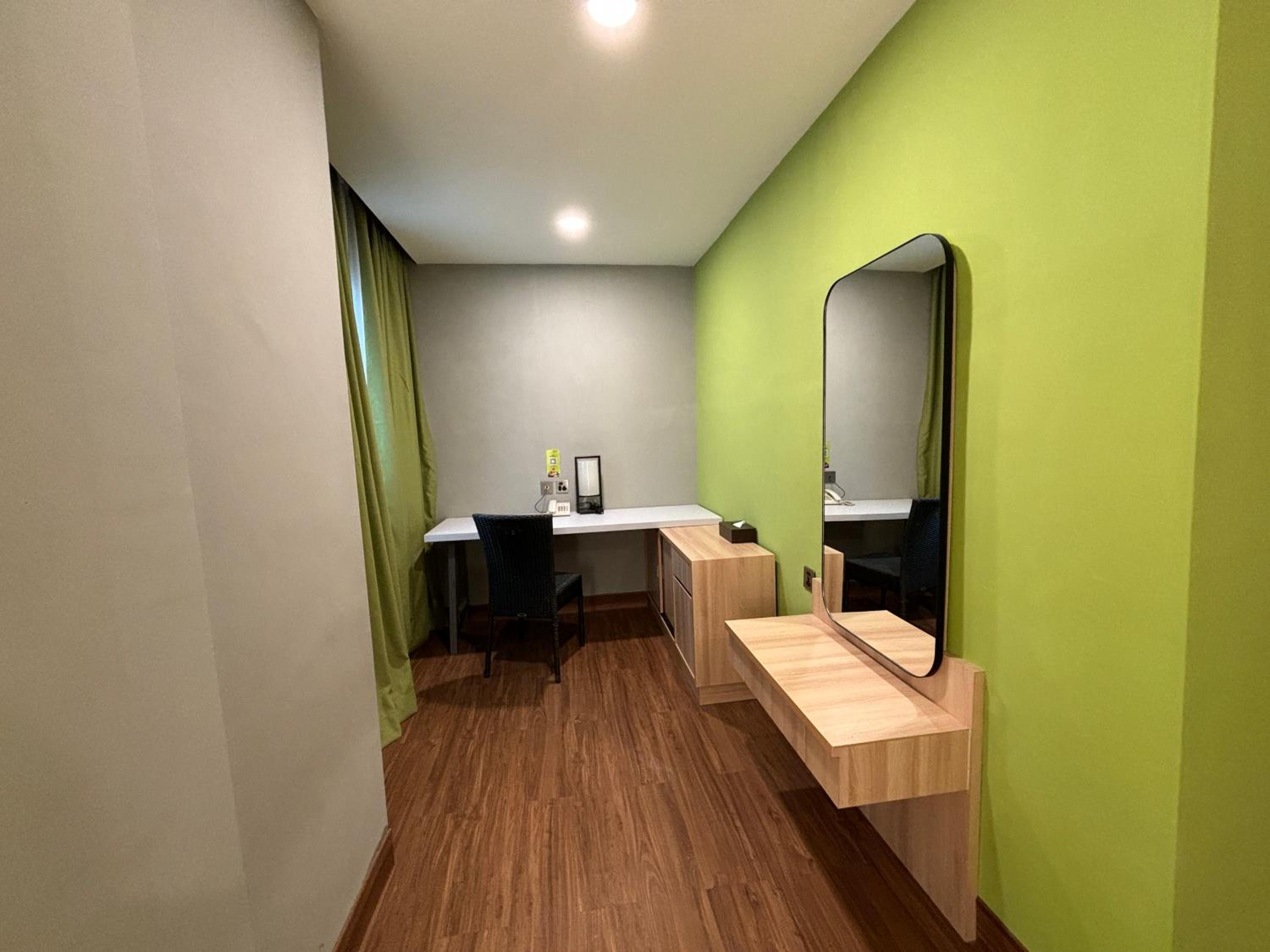Suite - Photo 3