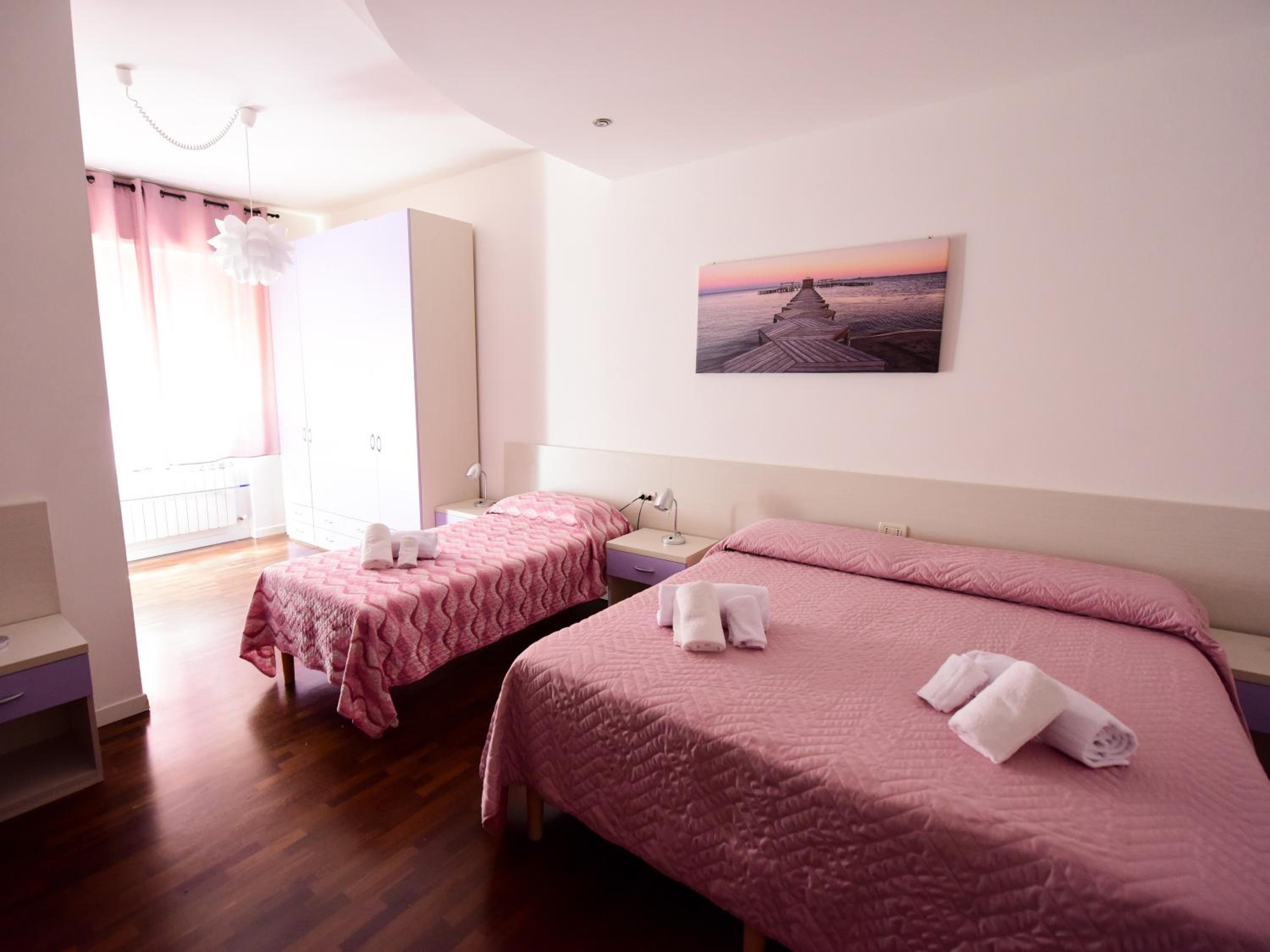 Quadruple Room with Private Bathroom photo 1