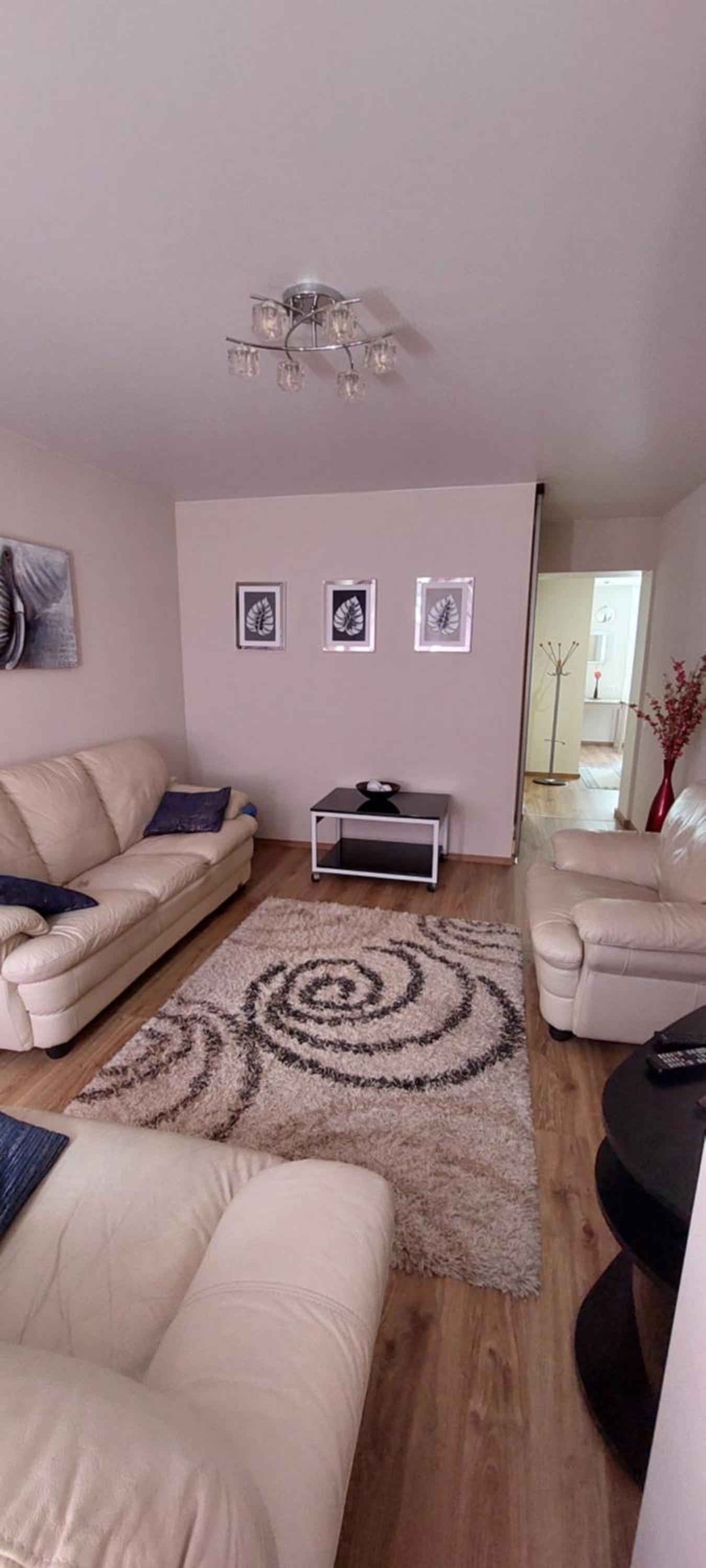 One-Bedroom Apartment - Photo 2