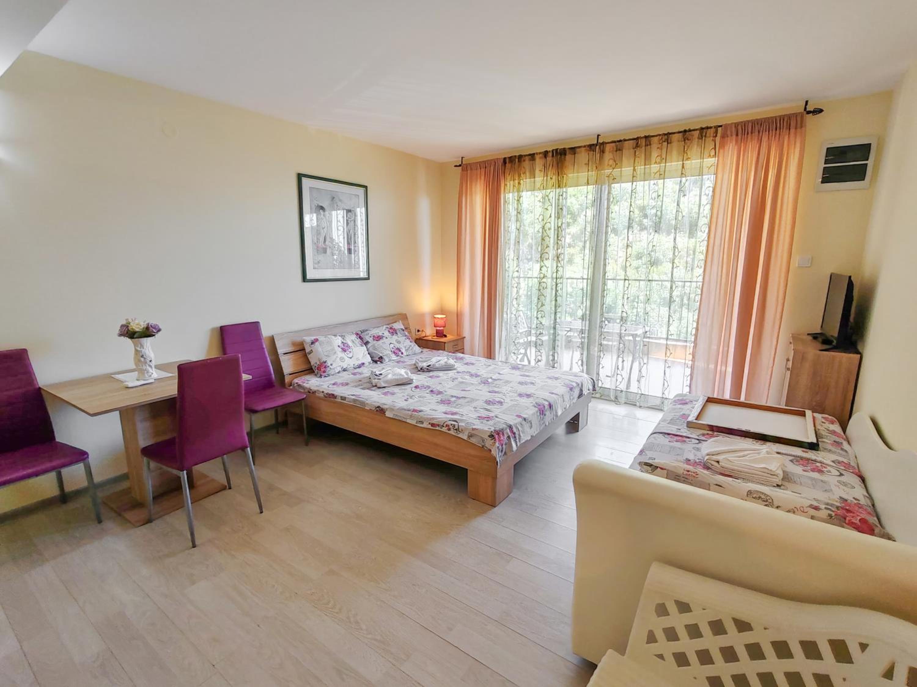 One-Bedroom Apartment