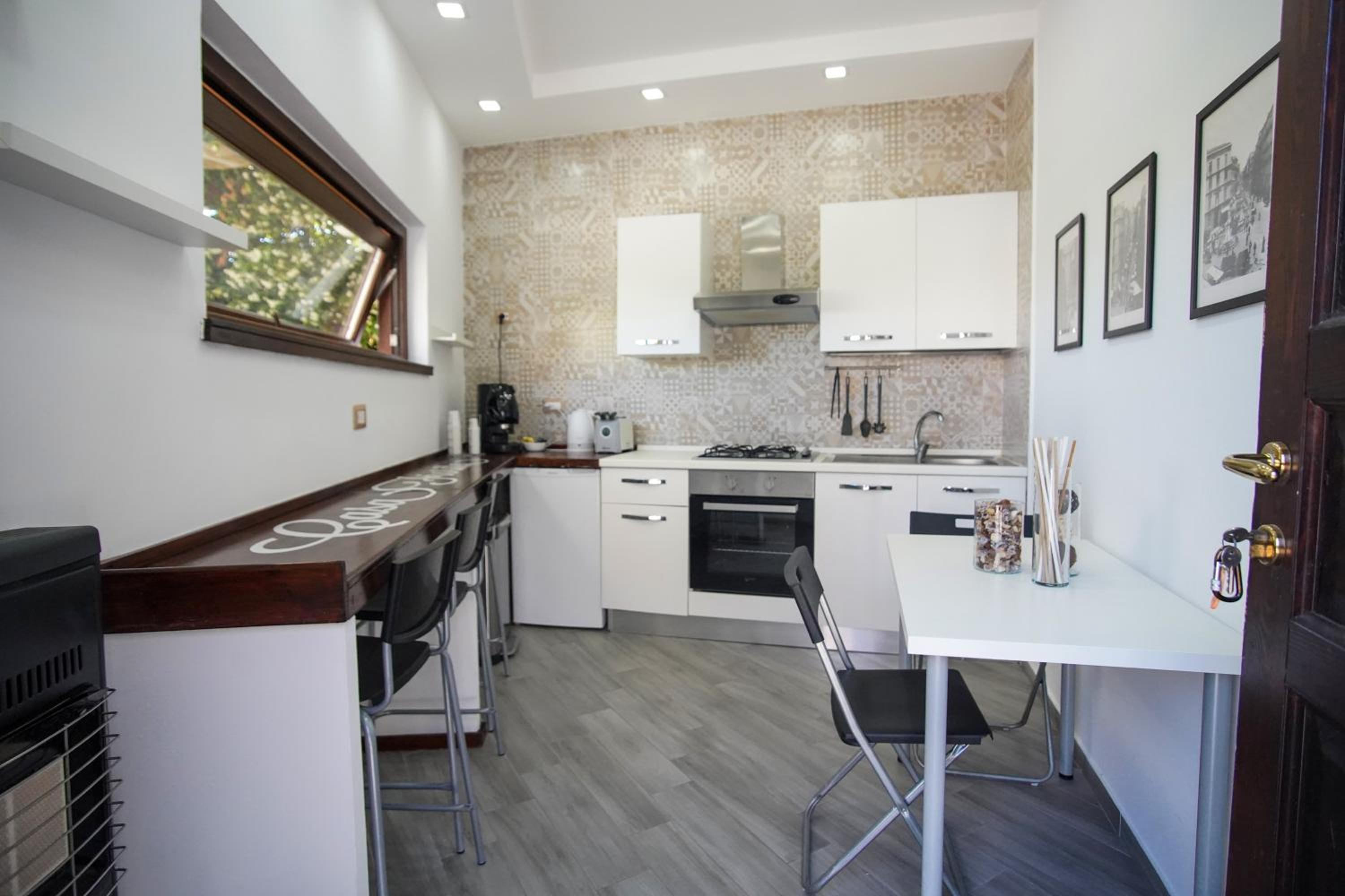 Quadruple Room with Private Bathroom - Photo 22