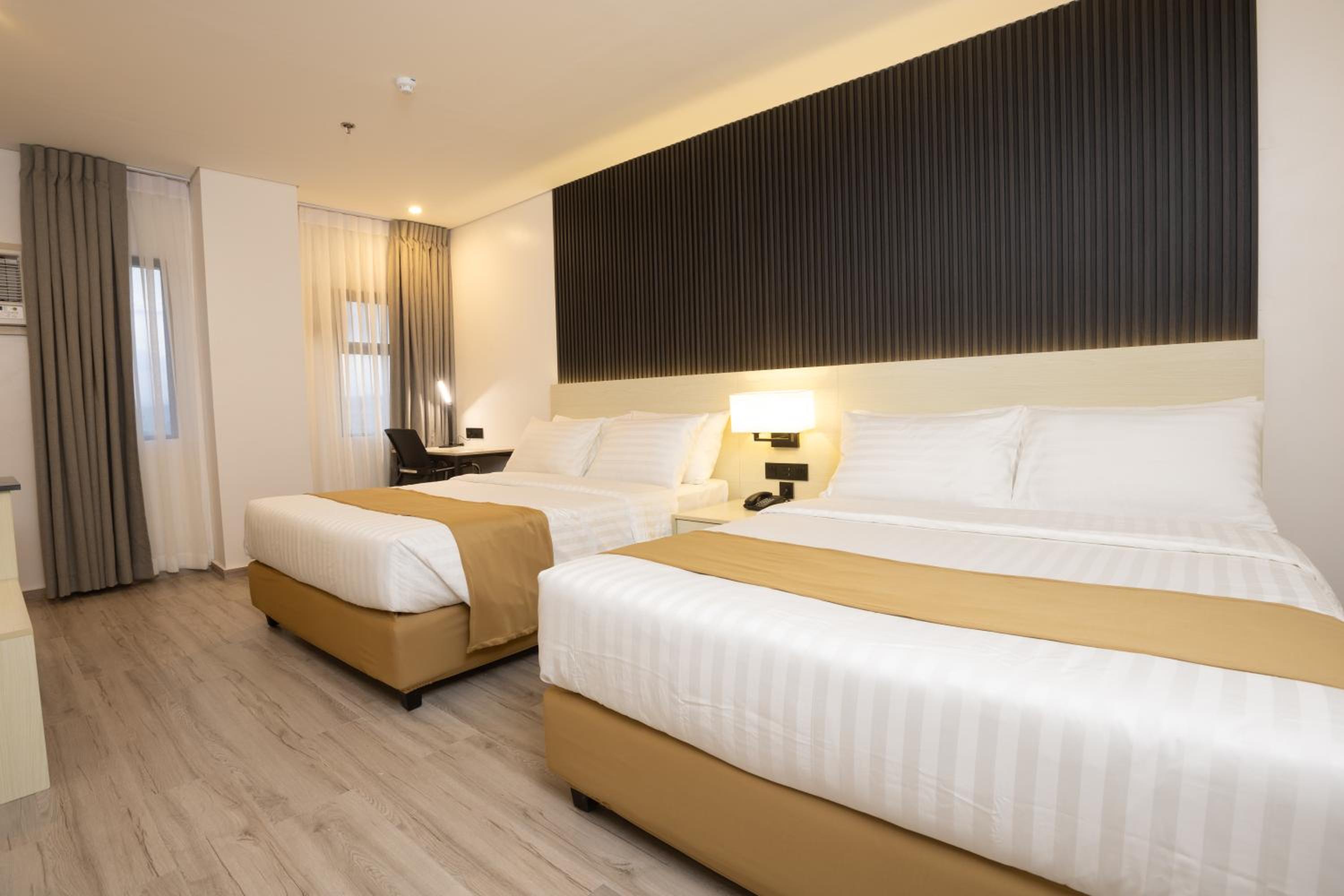 Deluxe Queen Room with Two Queen Beds photo 3