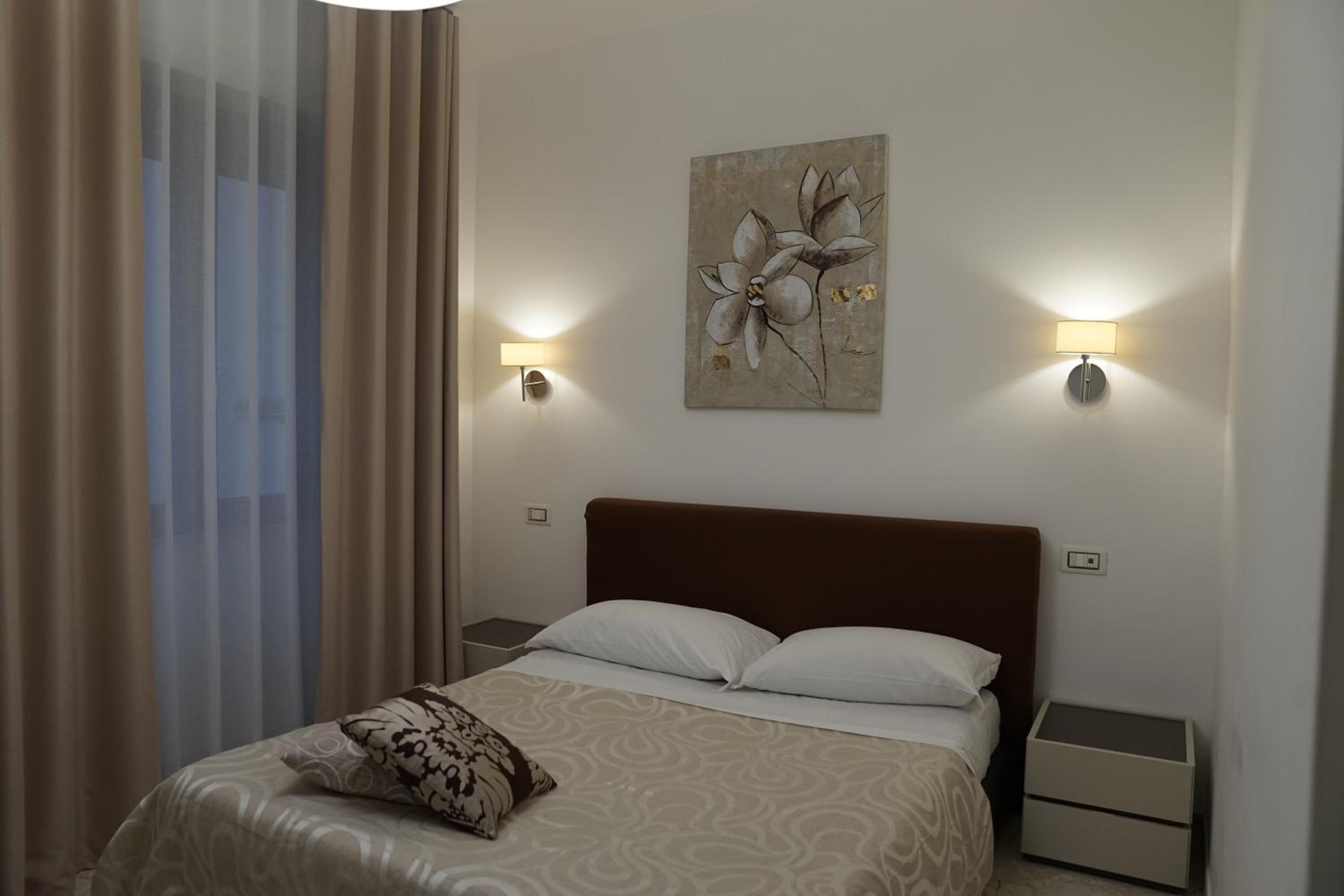 Deluxe Room - Photo 5