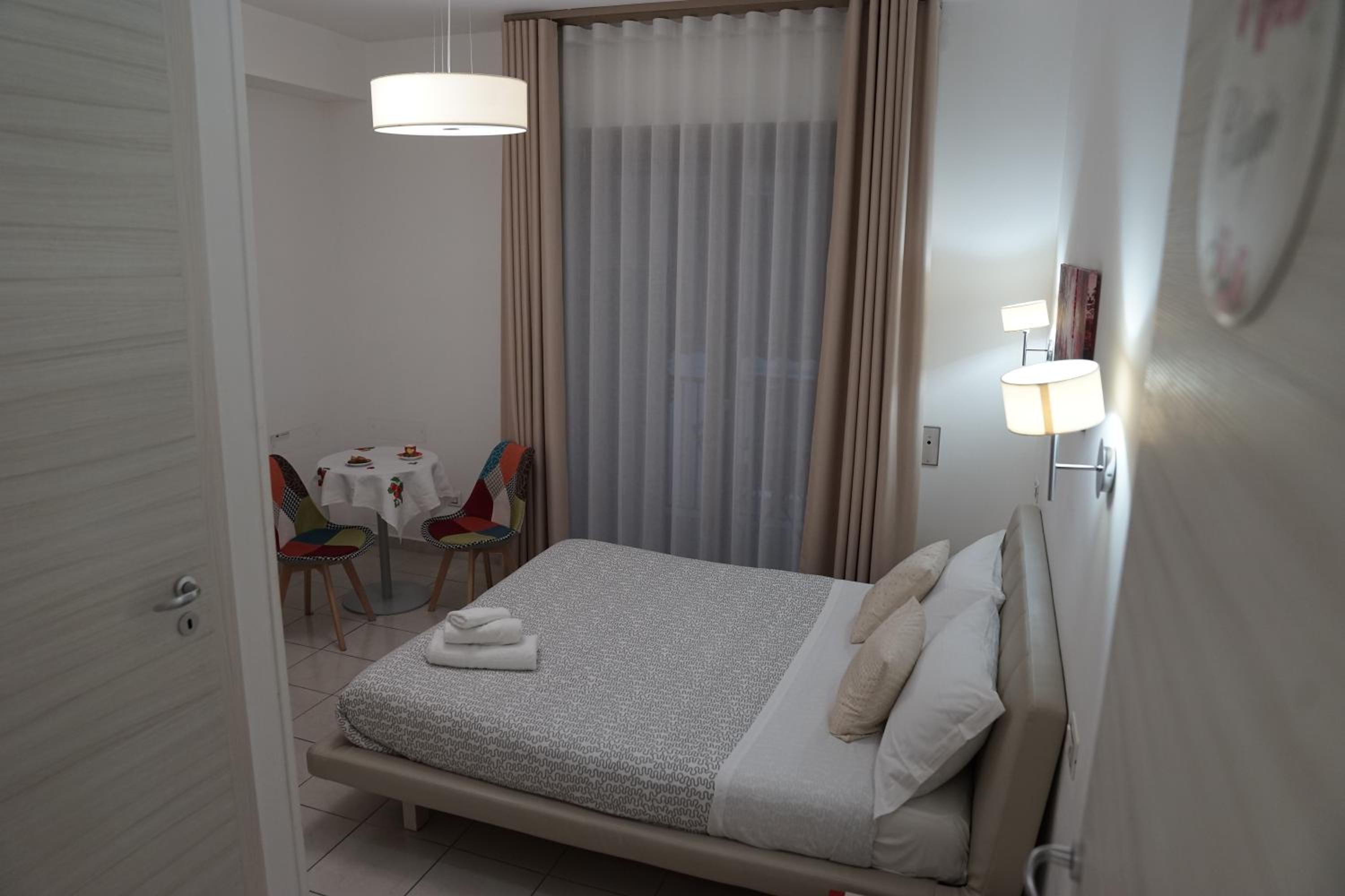 Deluxe Room - Photo 9