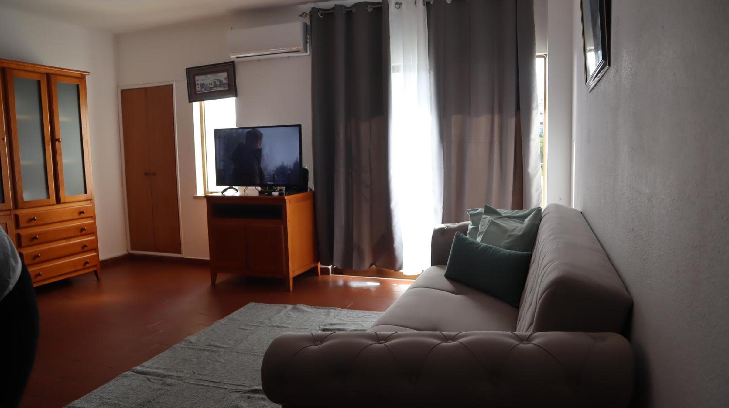 Apartment with Pool View 