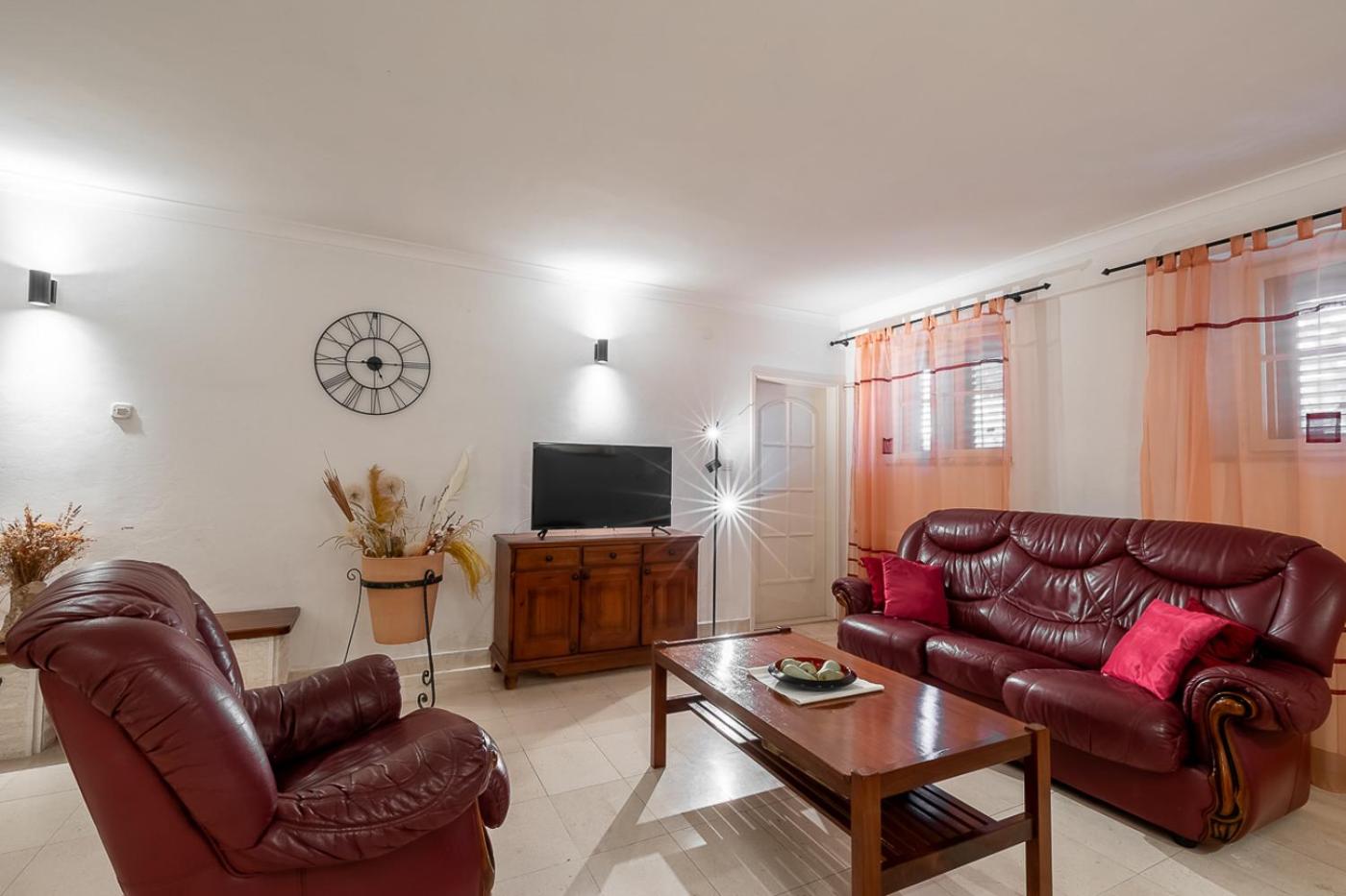 Three-Bedroom Apartment photo 1