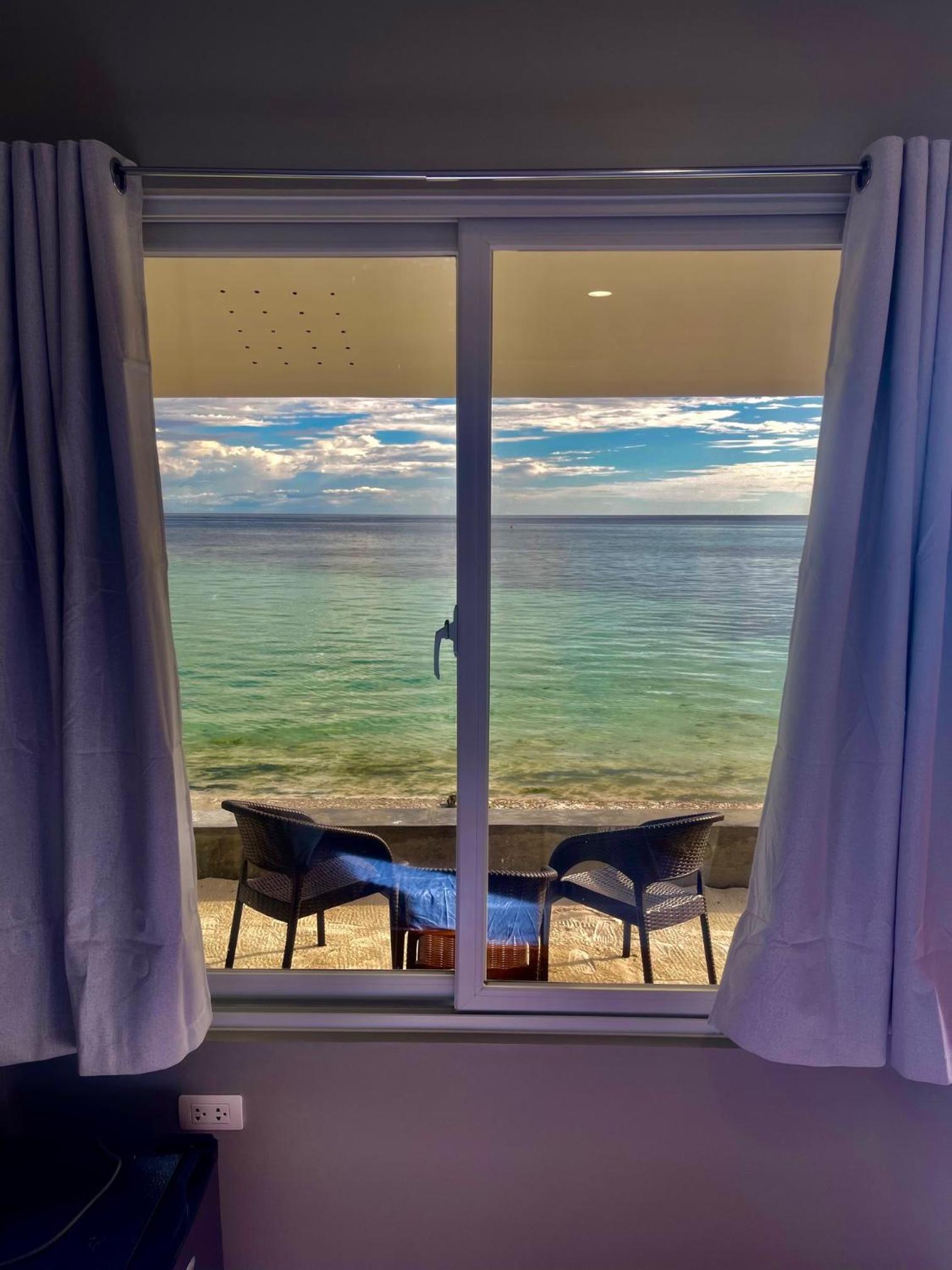 Deluxe Triple Room with Sea View - Photo 11