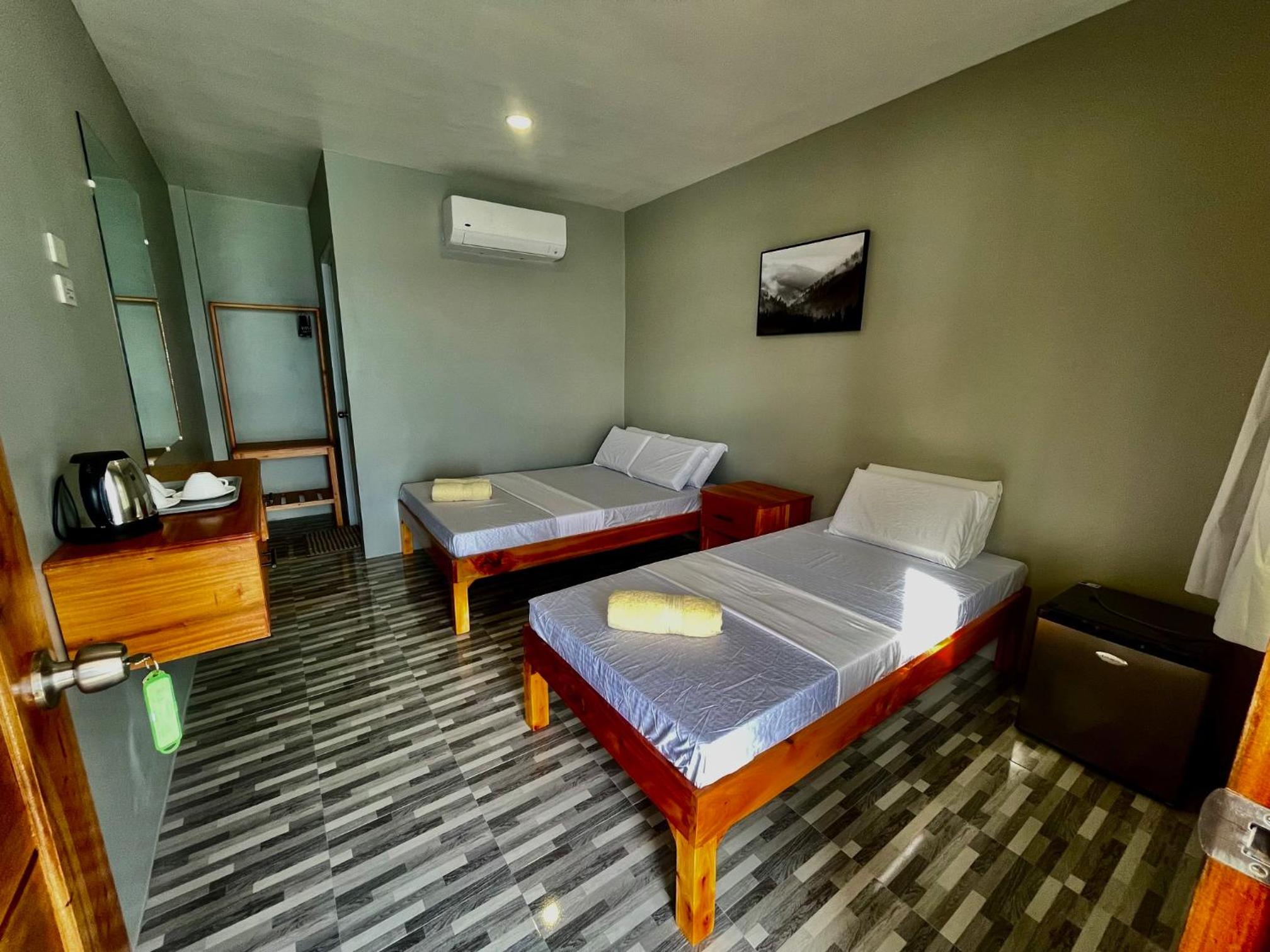 Deluxe Triple Room with Sea View - Photo 6