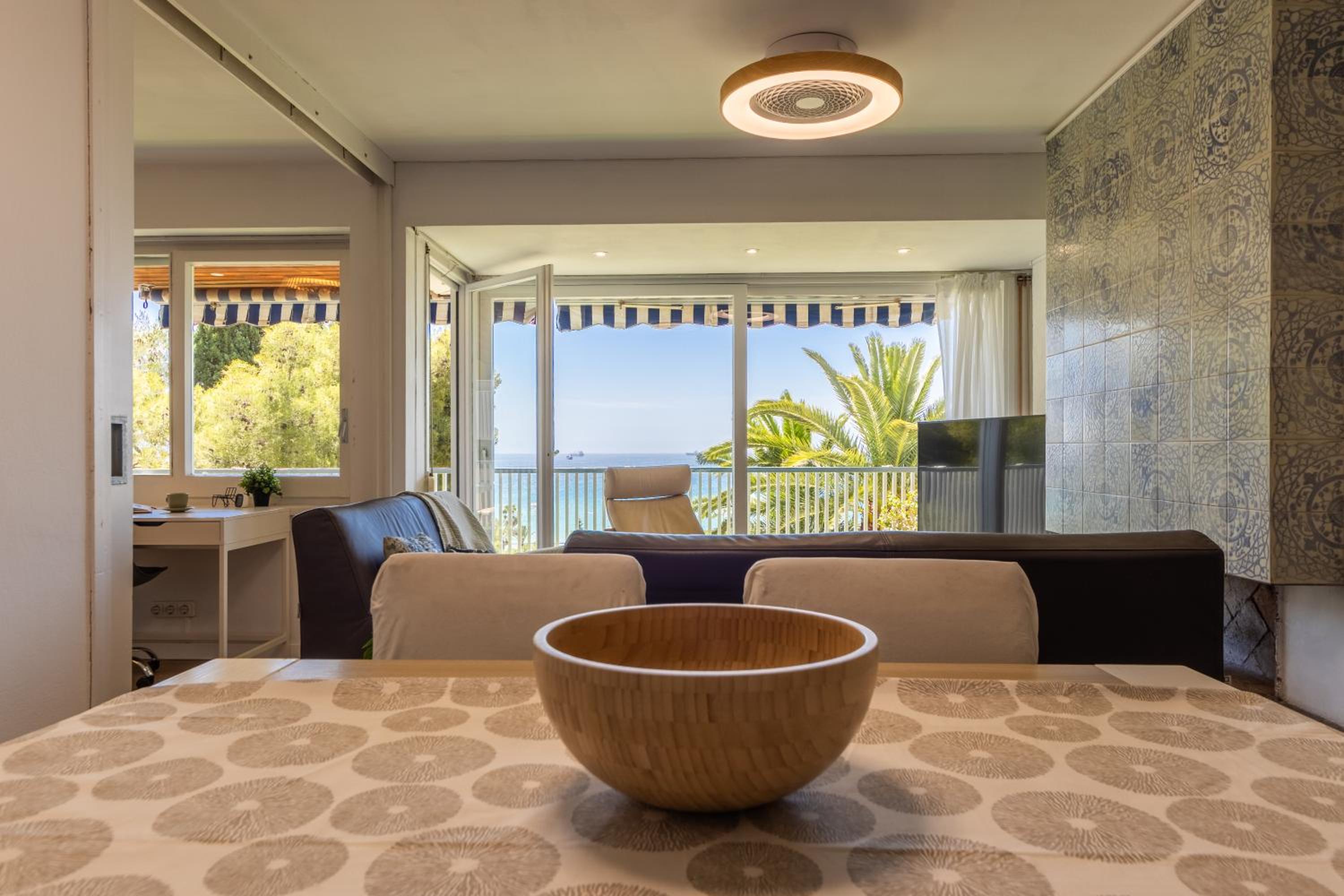 Two-Bedroom Apartment with Balcony and Sea View photo 3