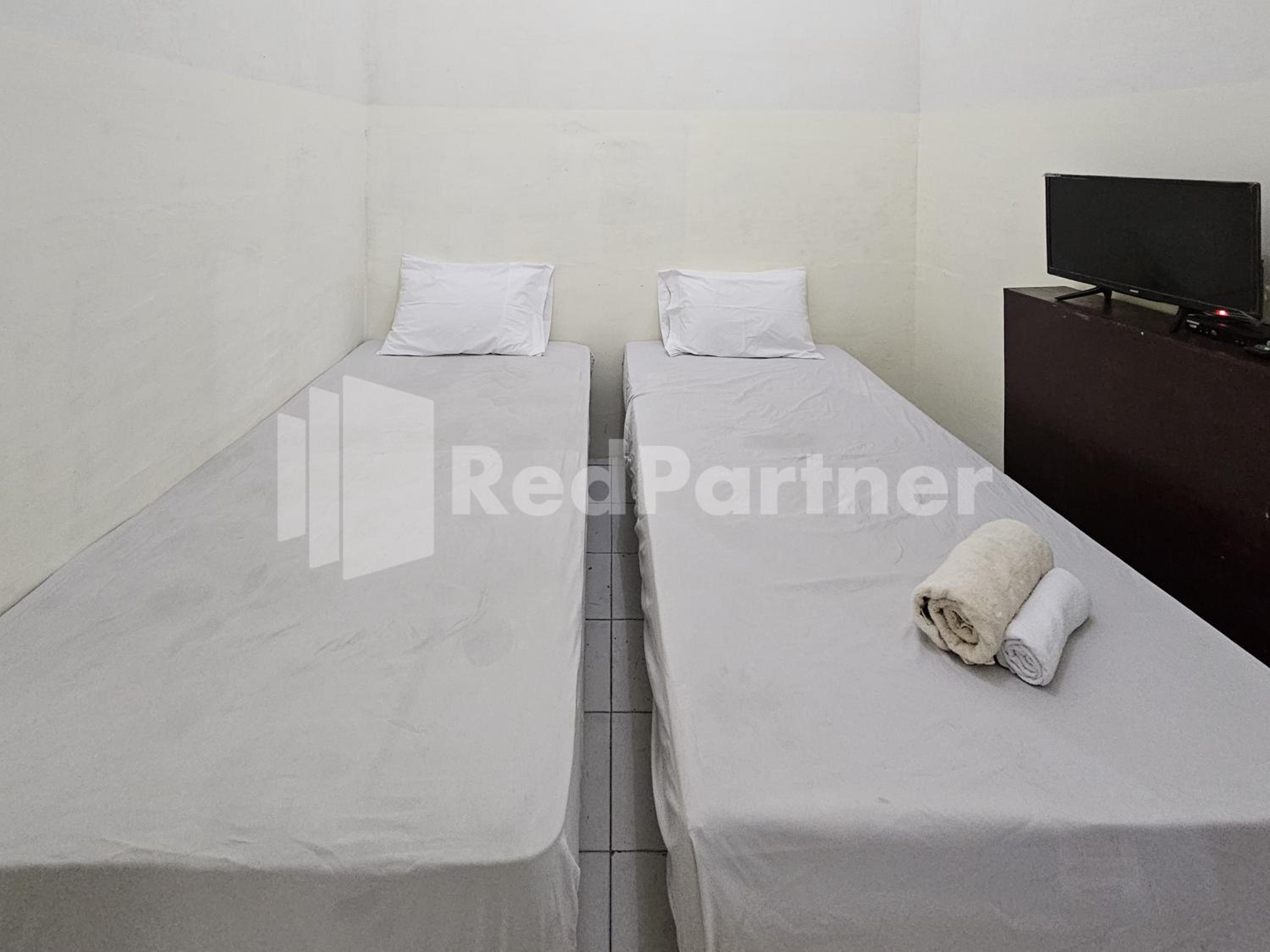 Standard Twin Room - Photo 3