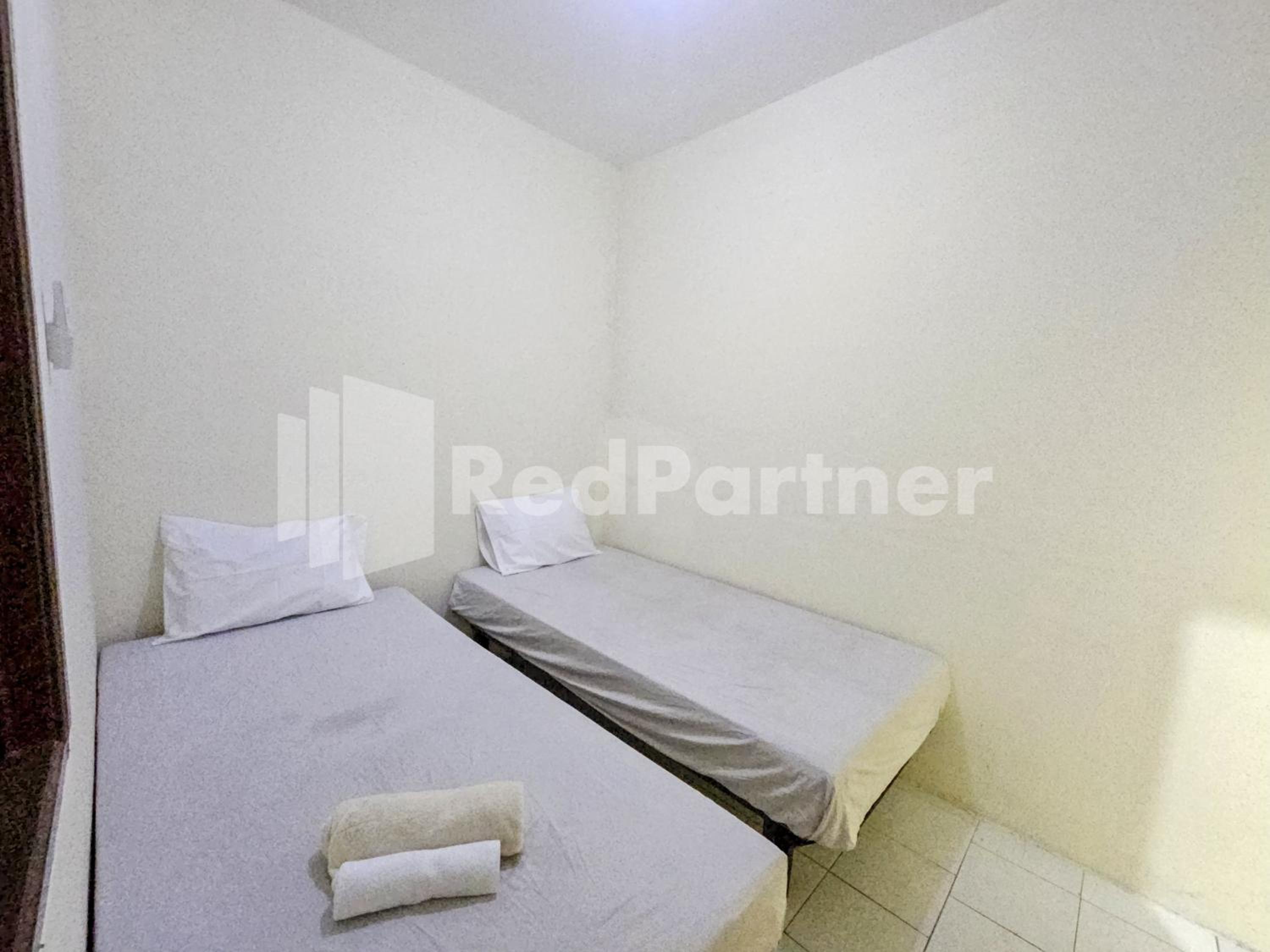 Standard Twin Room - Photo 1